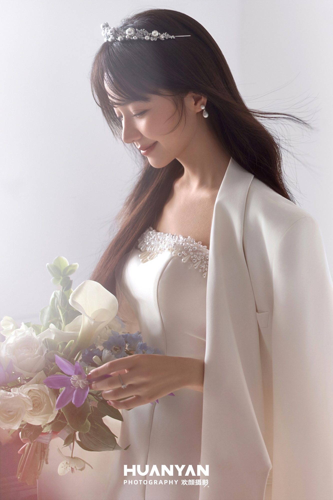 屿幻梦录：简约风婚纱照室内实拍
