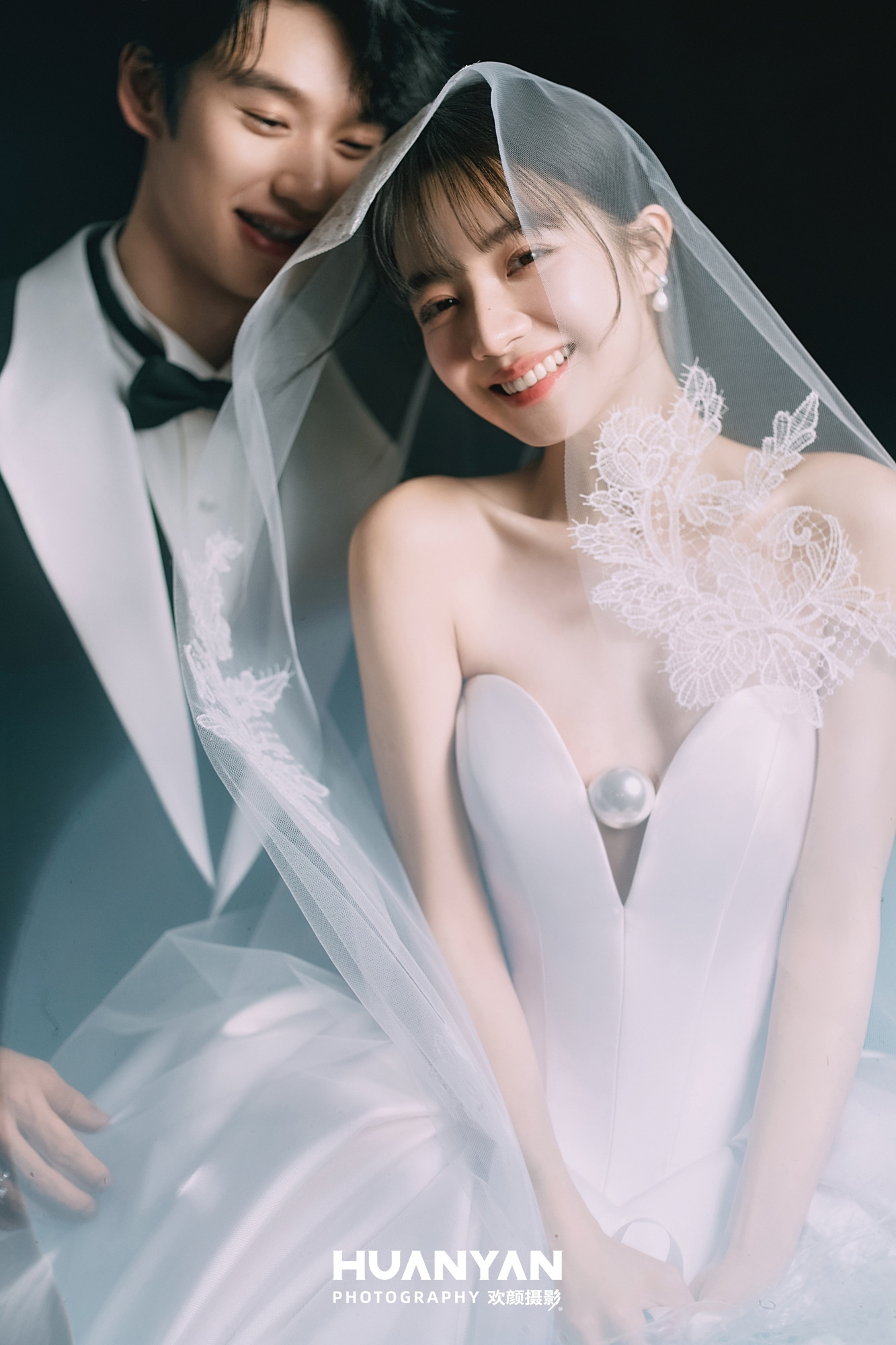 屿之忆：简约风婚纱照室内实拍