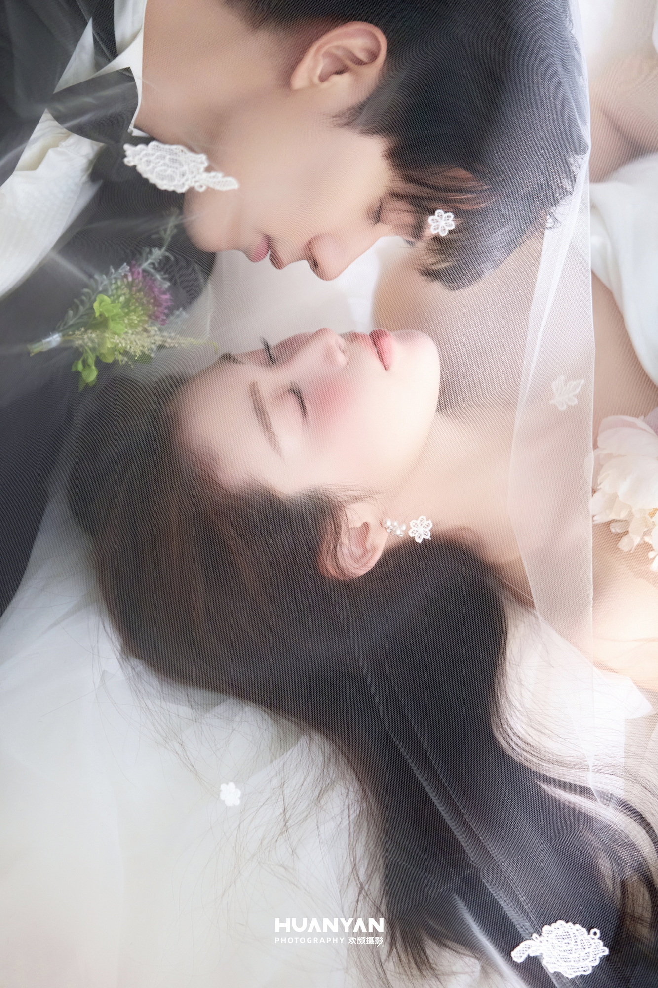 室内极简风婚纱照实拍（屿白纱誓系列）