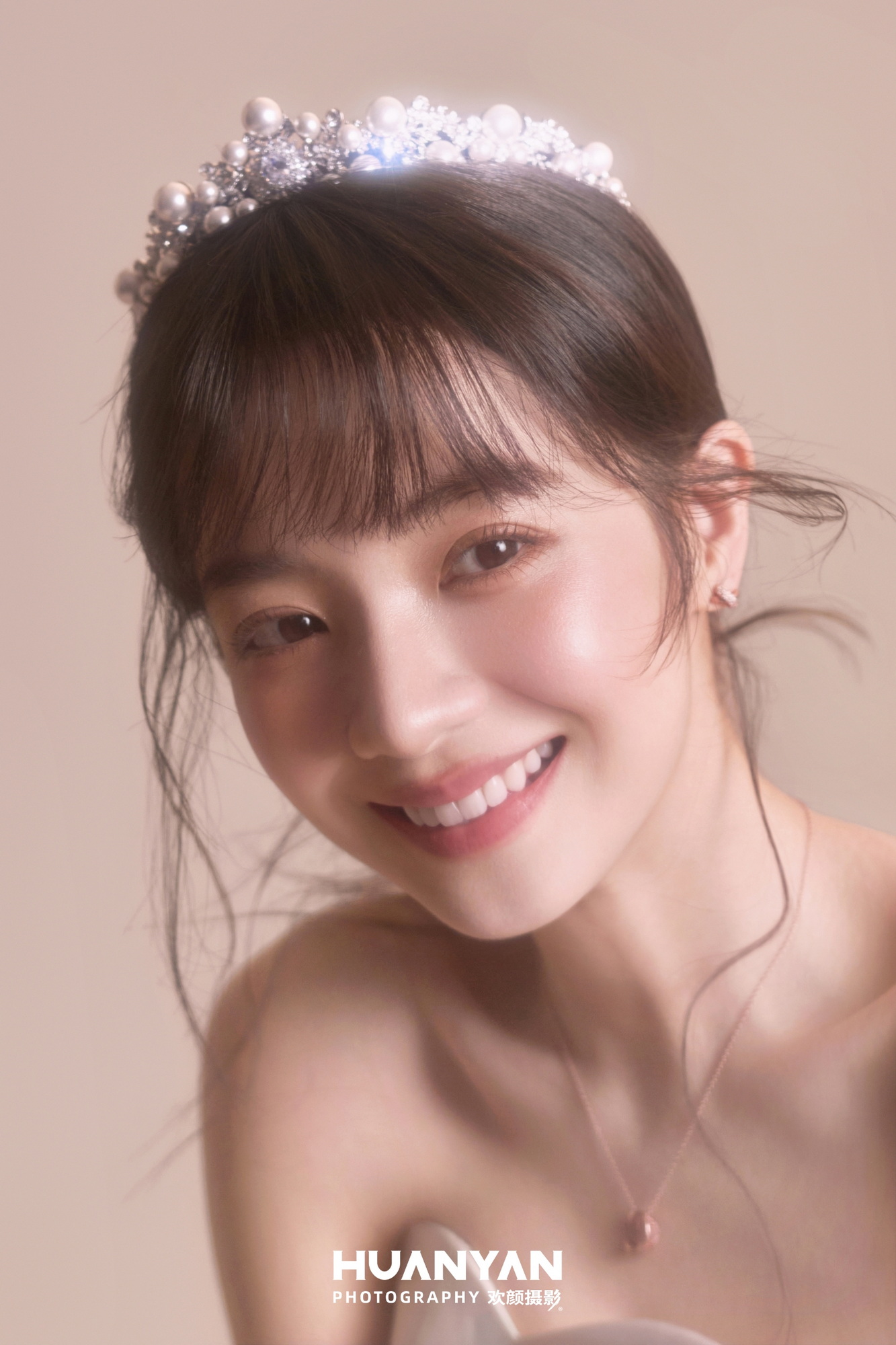 粉雾情书·69：简约风婚纱照室内实拍