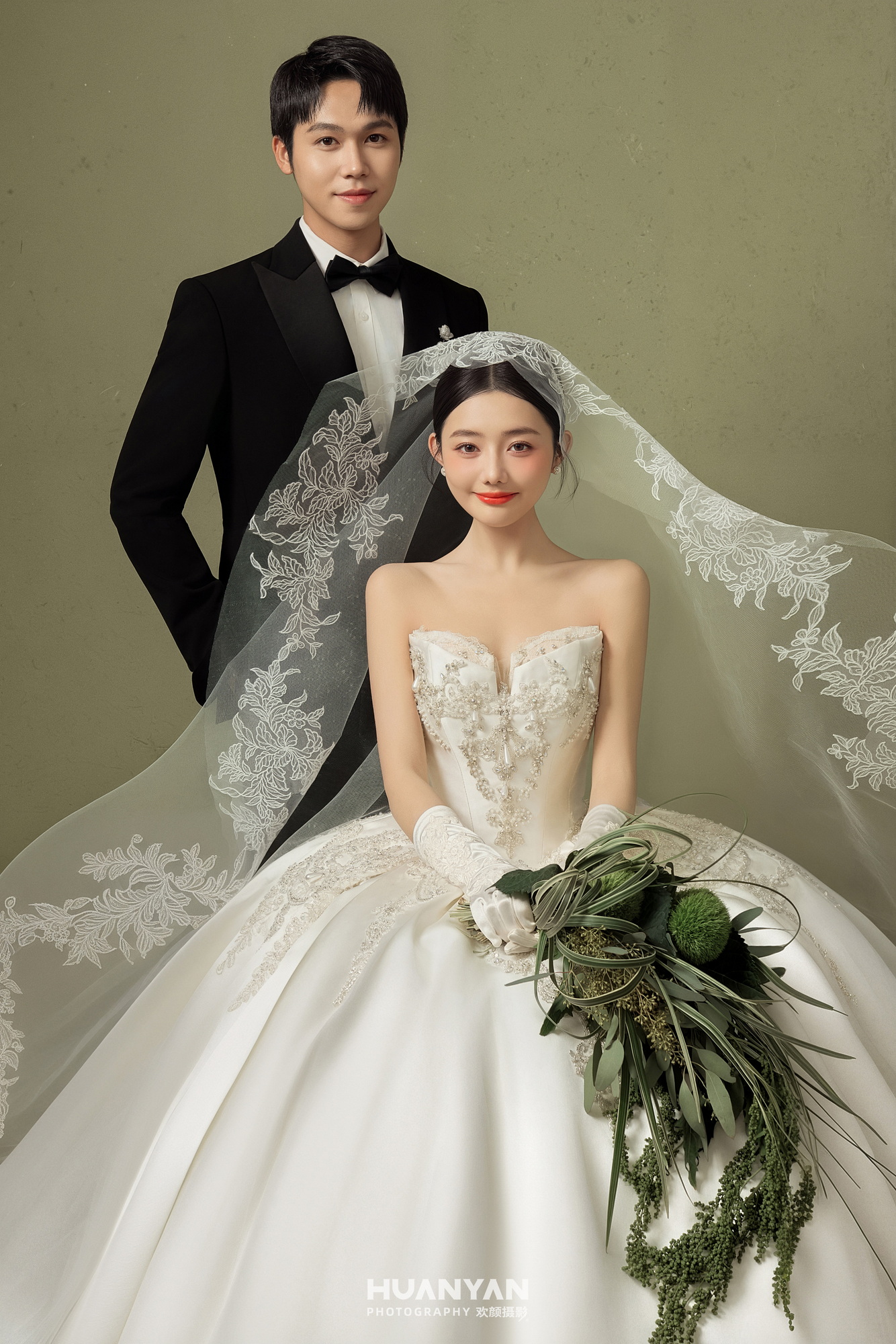 屿私语：简约风婚纱照室内实拍