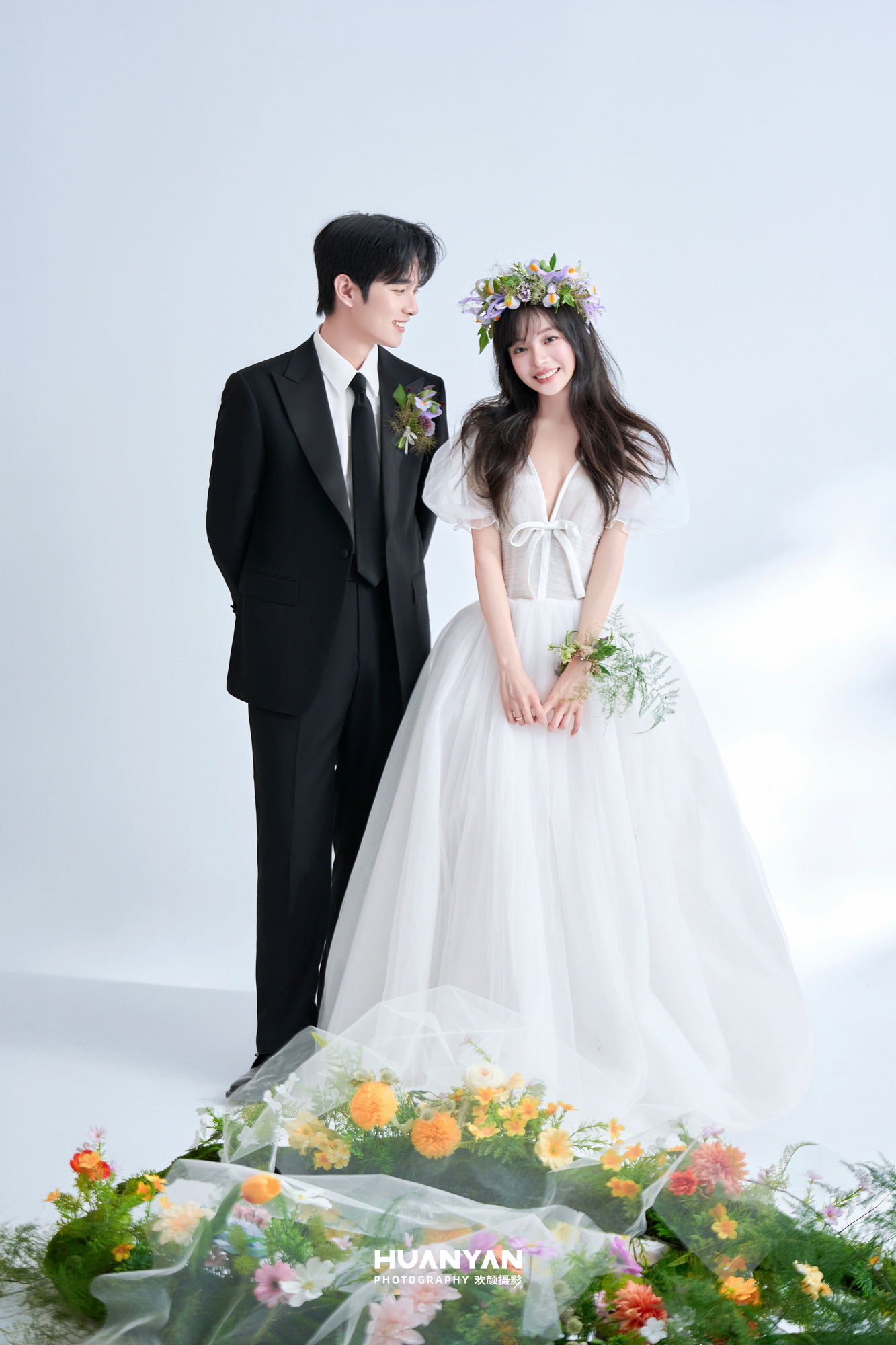 简约风婚纱照 · 草地场景 · 野旧梦客片