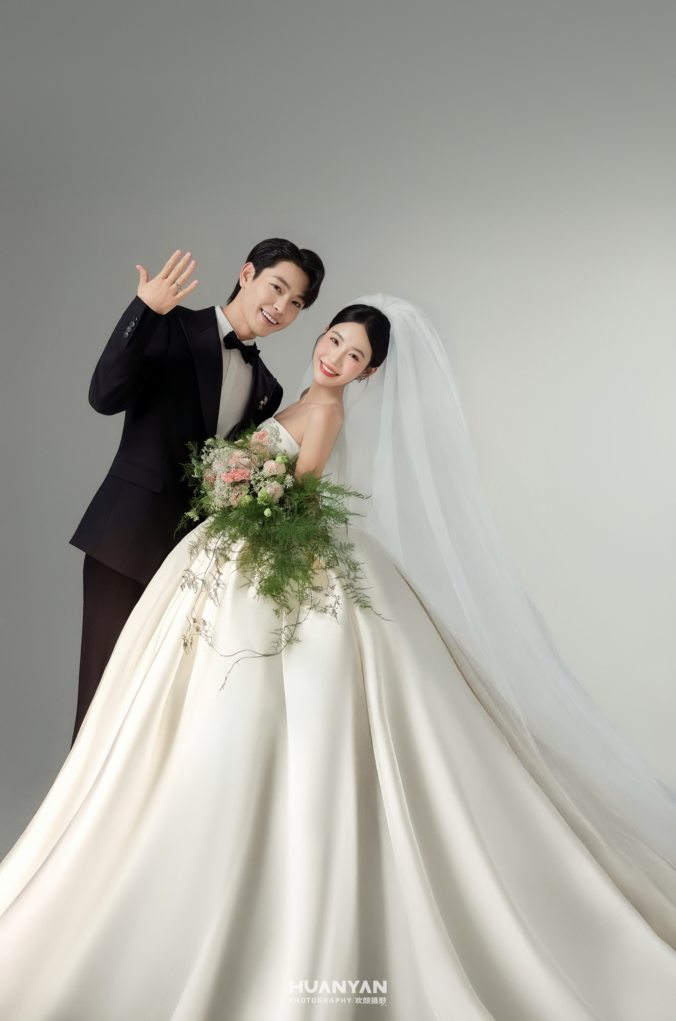 屿幻梦：简约风婚纱照室内实拍