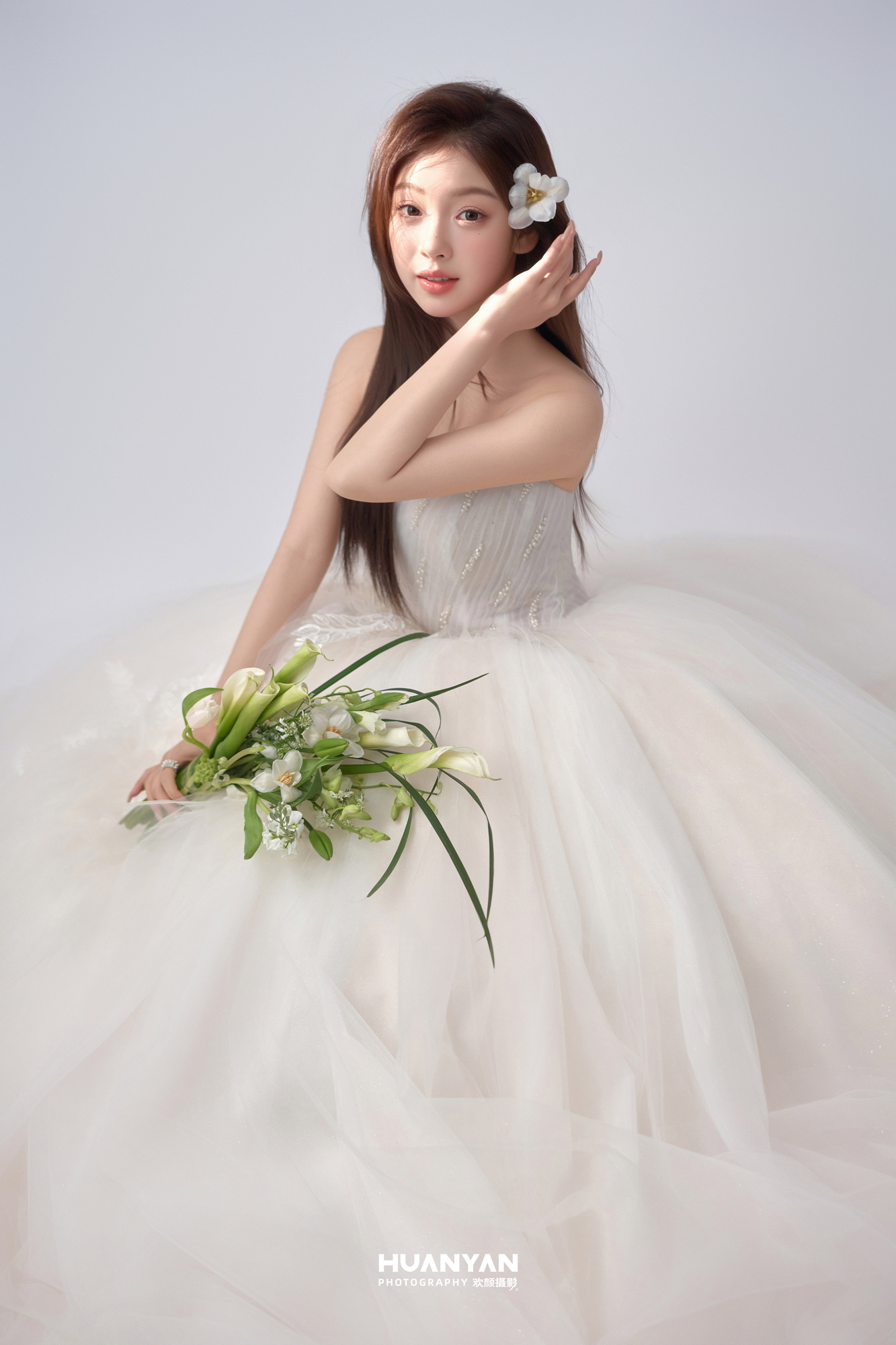 白纱与诗：极简风婚纱照室内实拍