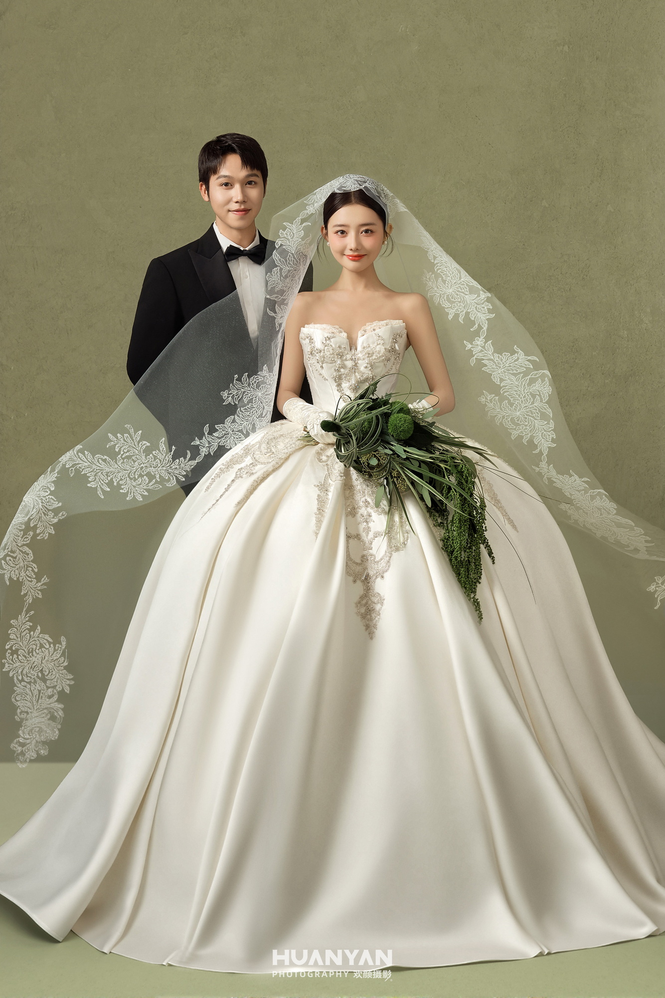 屿私语：简约风婚纱照室内实拍