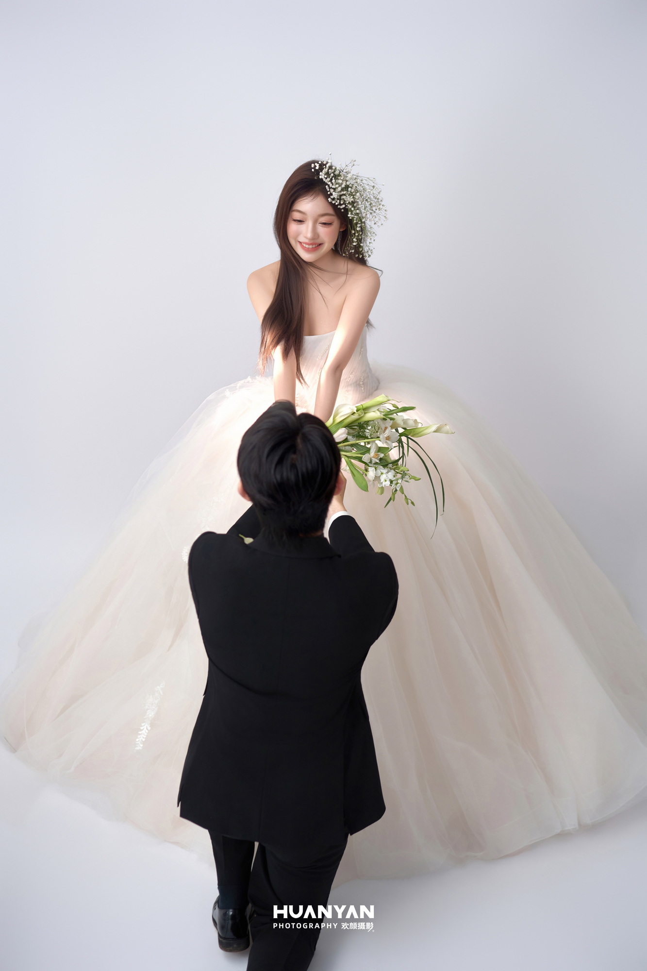 白纱与诗：极简风婚纱照室内实拍
