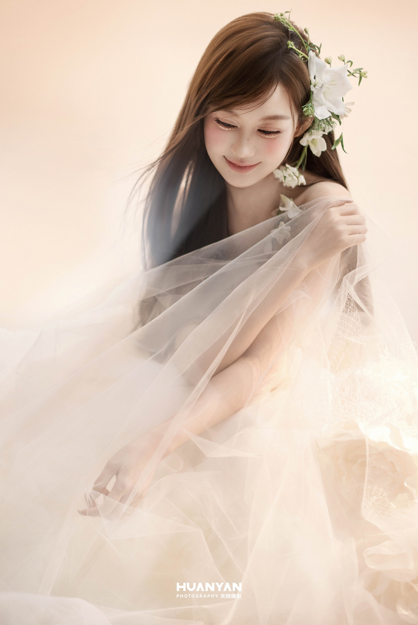暖光里的白纱：高级感风婚纱照室内实拍