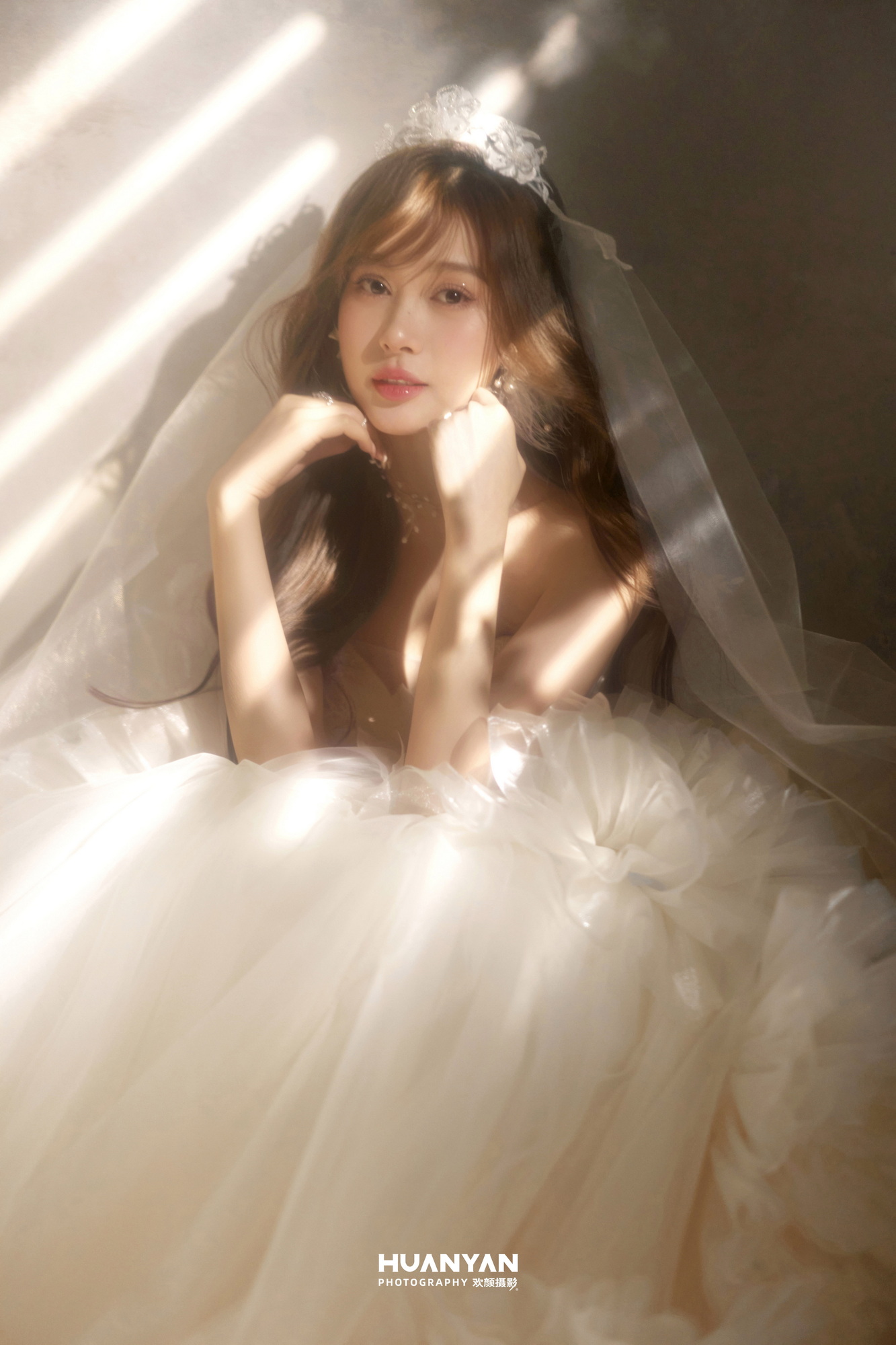 室内高级感风婚纱照实拍（微光仪式感系列）
