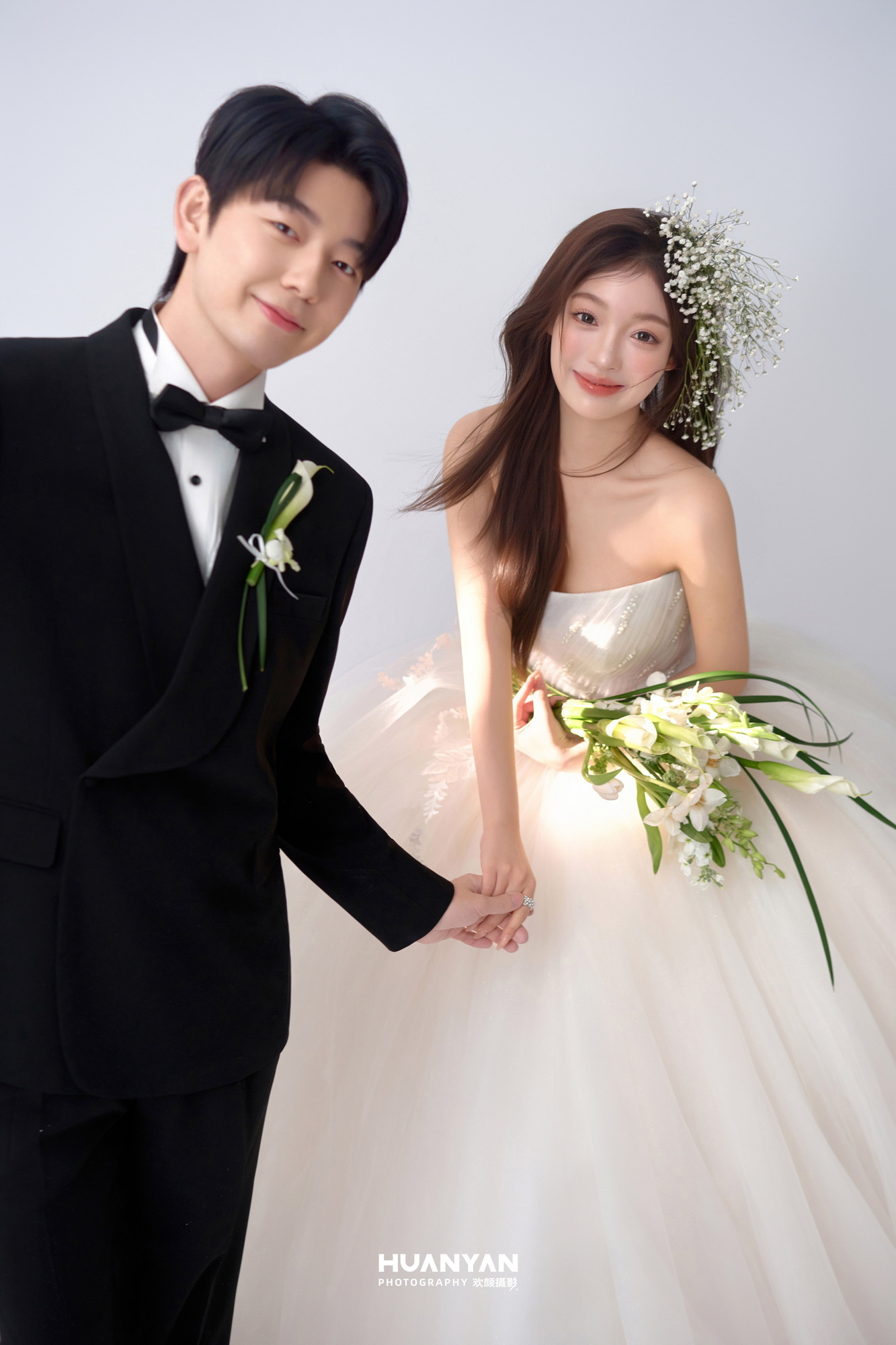 白纱与诗：极简风婚纱照室内实拍