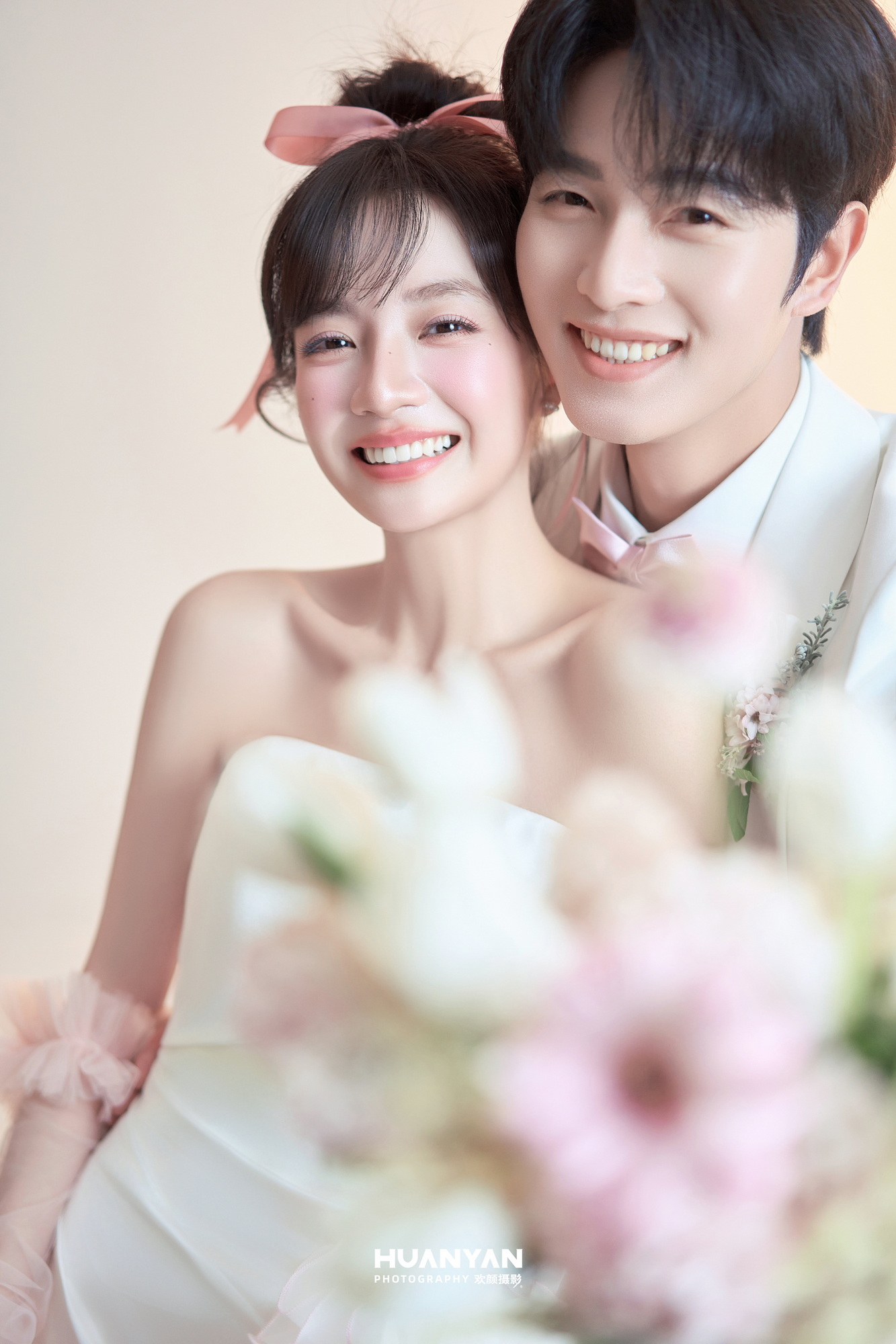 极简风婚纱照 · 室内场景 · 间白纱客片