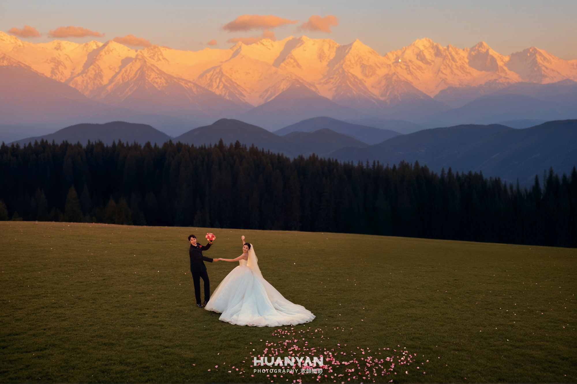 高级感风婚纱照 · 室内场景 · 屿漫光集客片