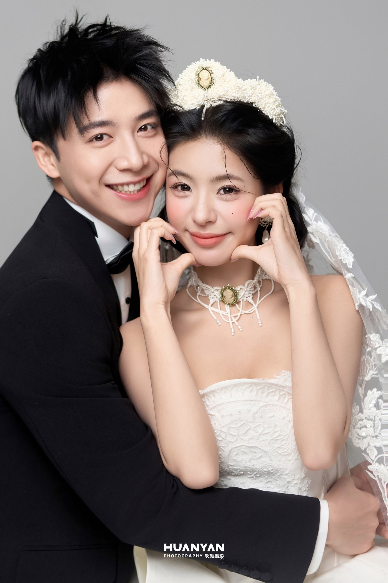极简风婚纱照 · 室内场景 · 纯白叙事客片