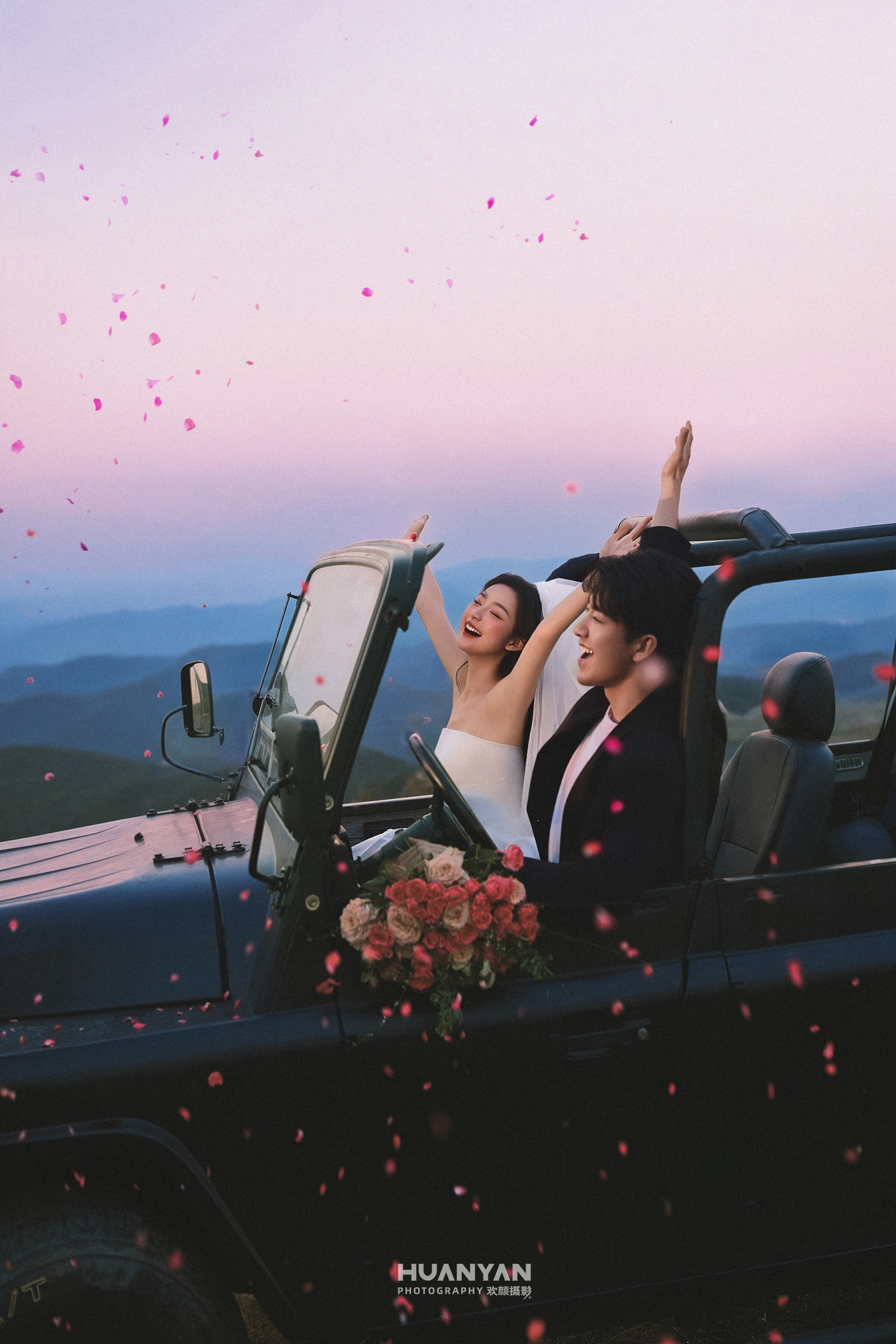室内简约风婚纱照实拍（奔赴浪漫系列）