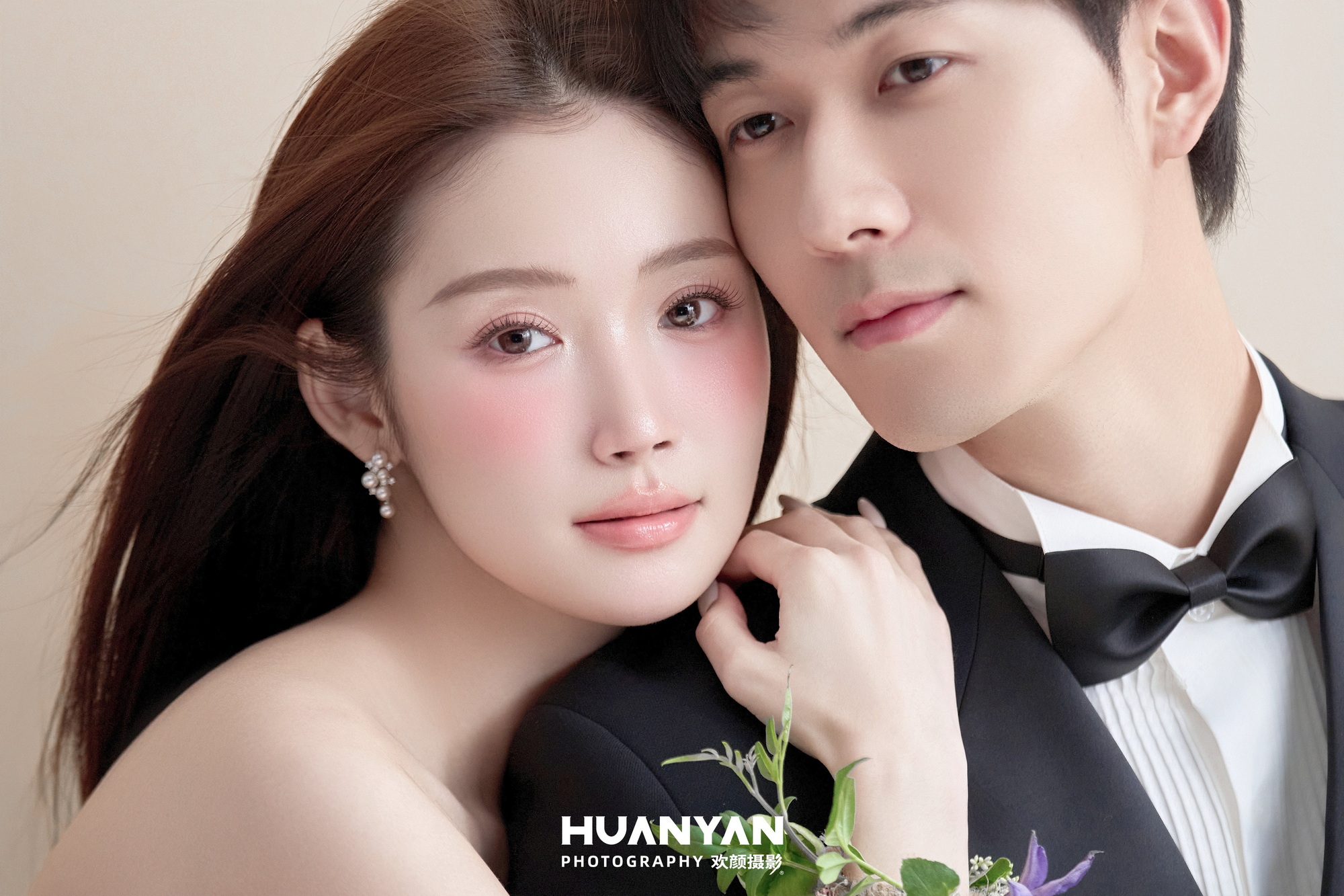 屿白纱誓：极简风婚纱照室内实拍