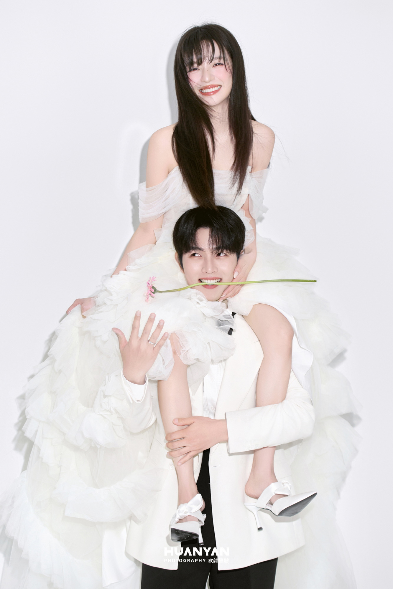 室内简约风婚纱照实拍（间漫步系列）
