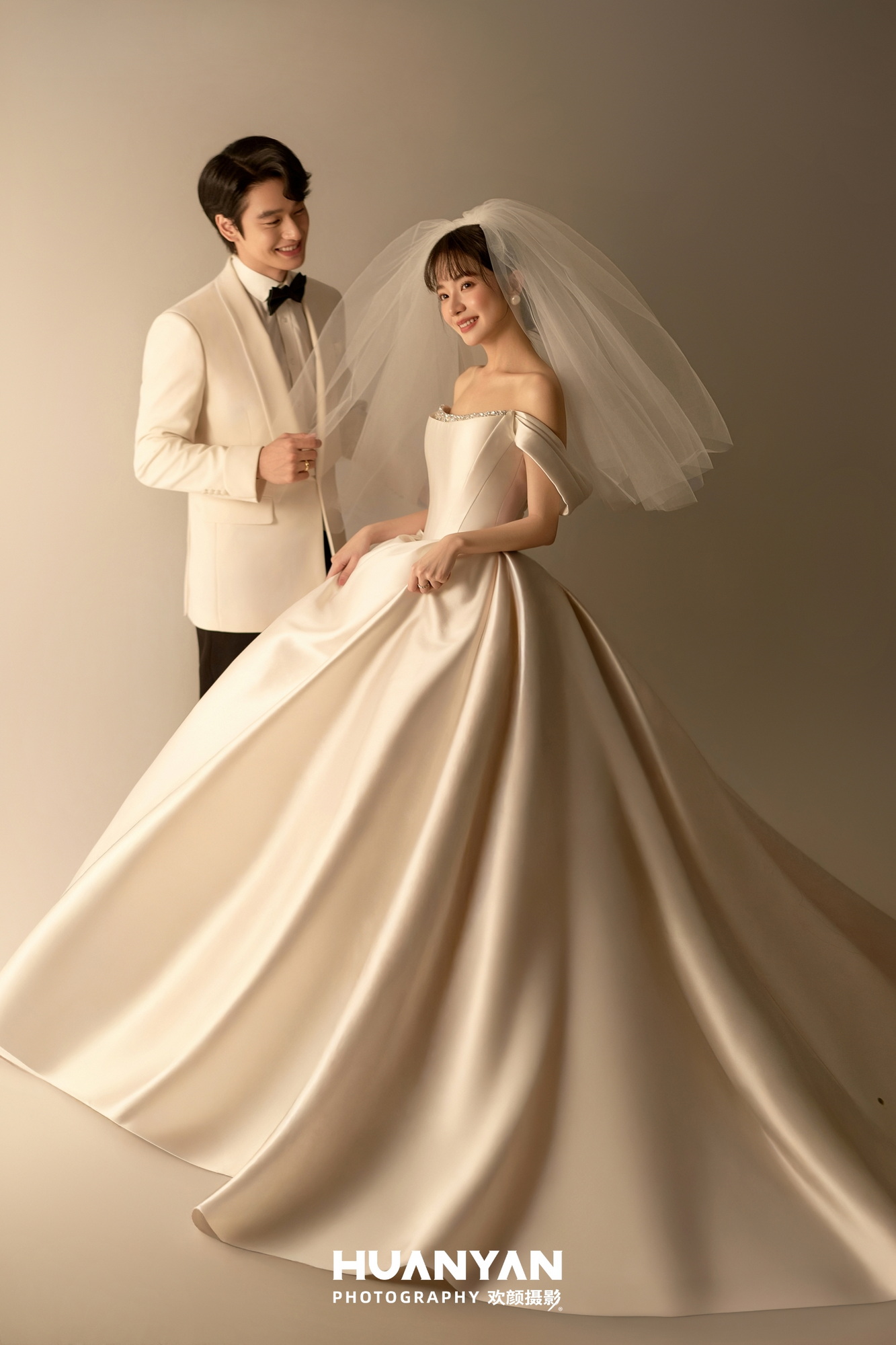室内高级感风婚纱照实拍（鎏光序章系列）