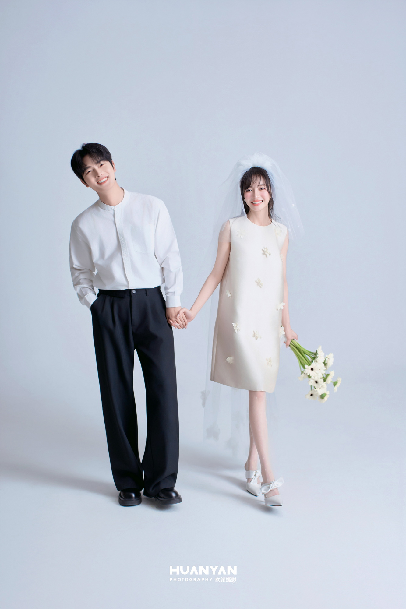 雾情书：简约风婚纱照室内实拍