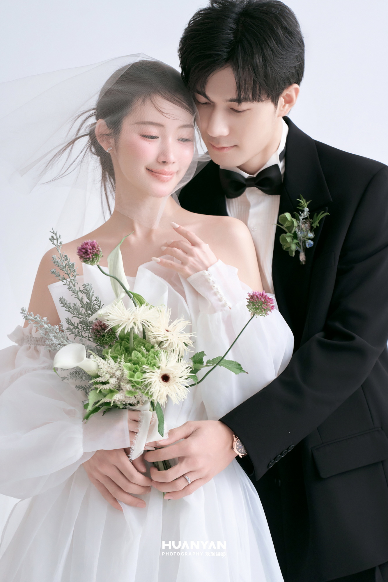 间礼序：简约风婚纱照室内实拍