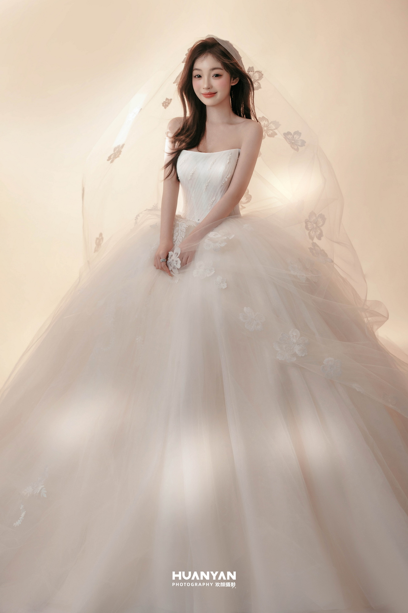 高级感风婚纱照 · 室内场景 · 暖光告白客片