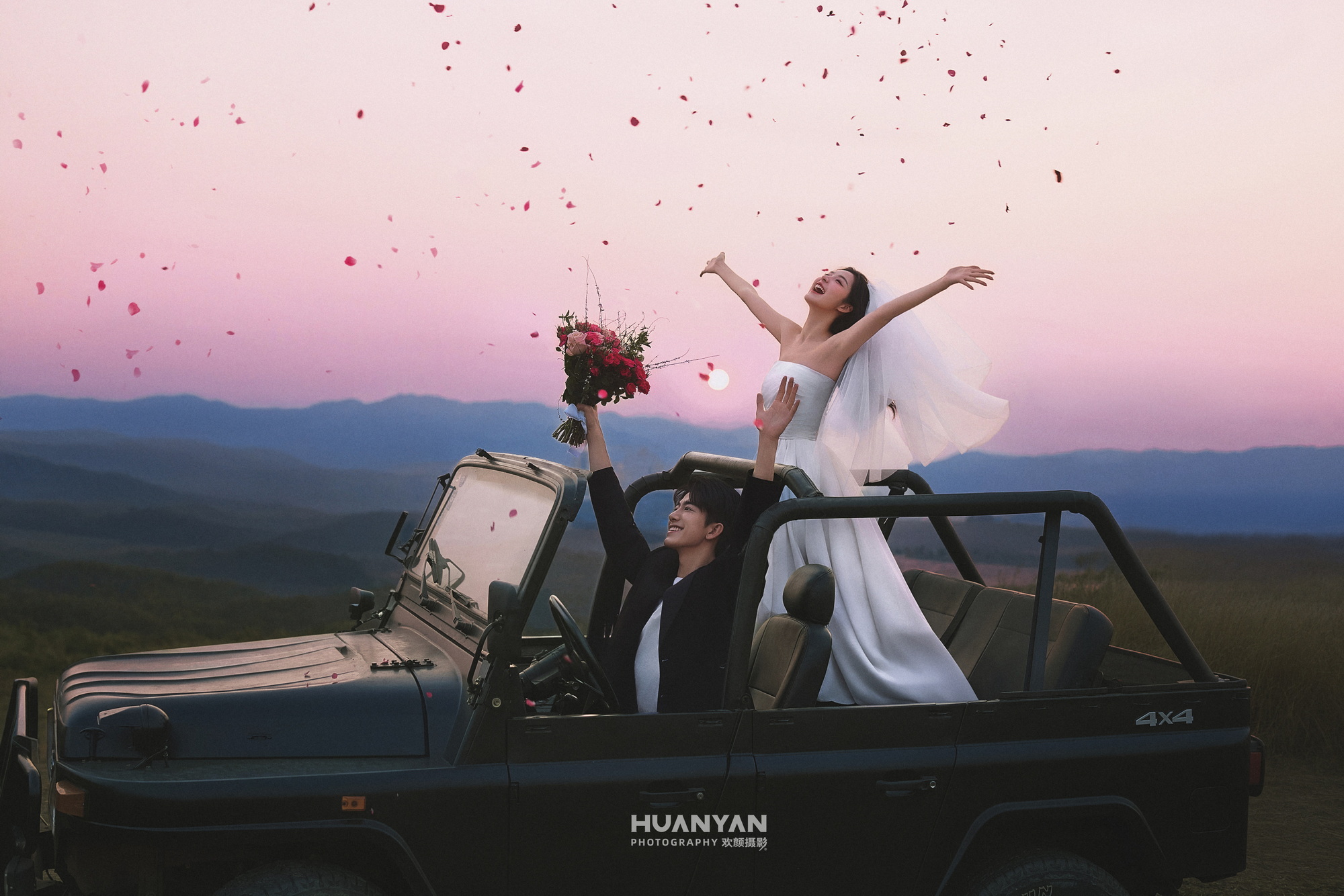 简约风婚纱照 · 室内场景 · 奔赴浪漫客片