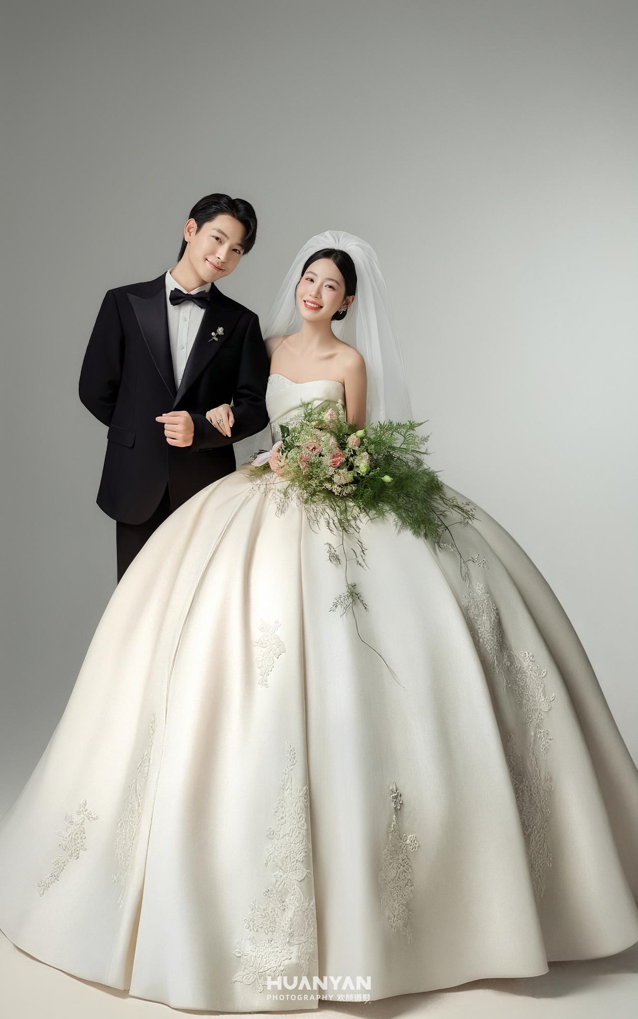 韵之约：简约风婚纱照室内实拍