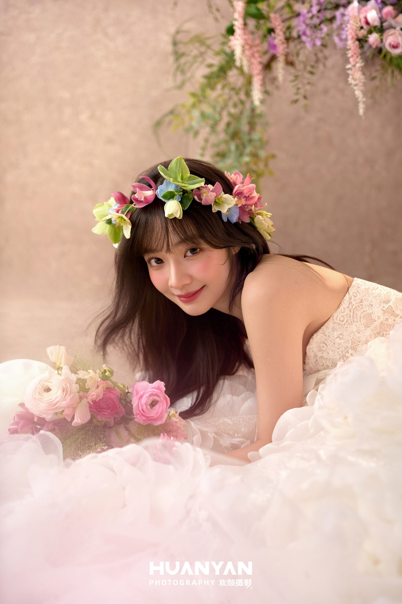 花漾秘语：简约风婚纱照公园实拍