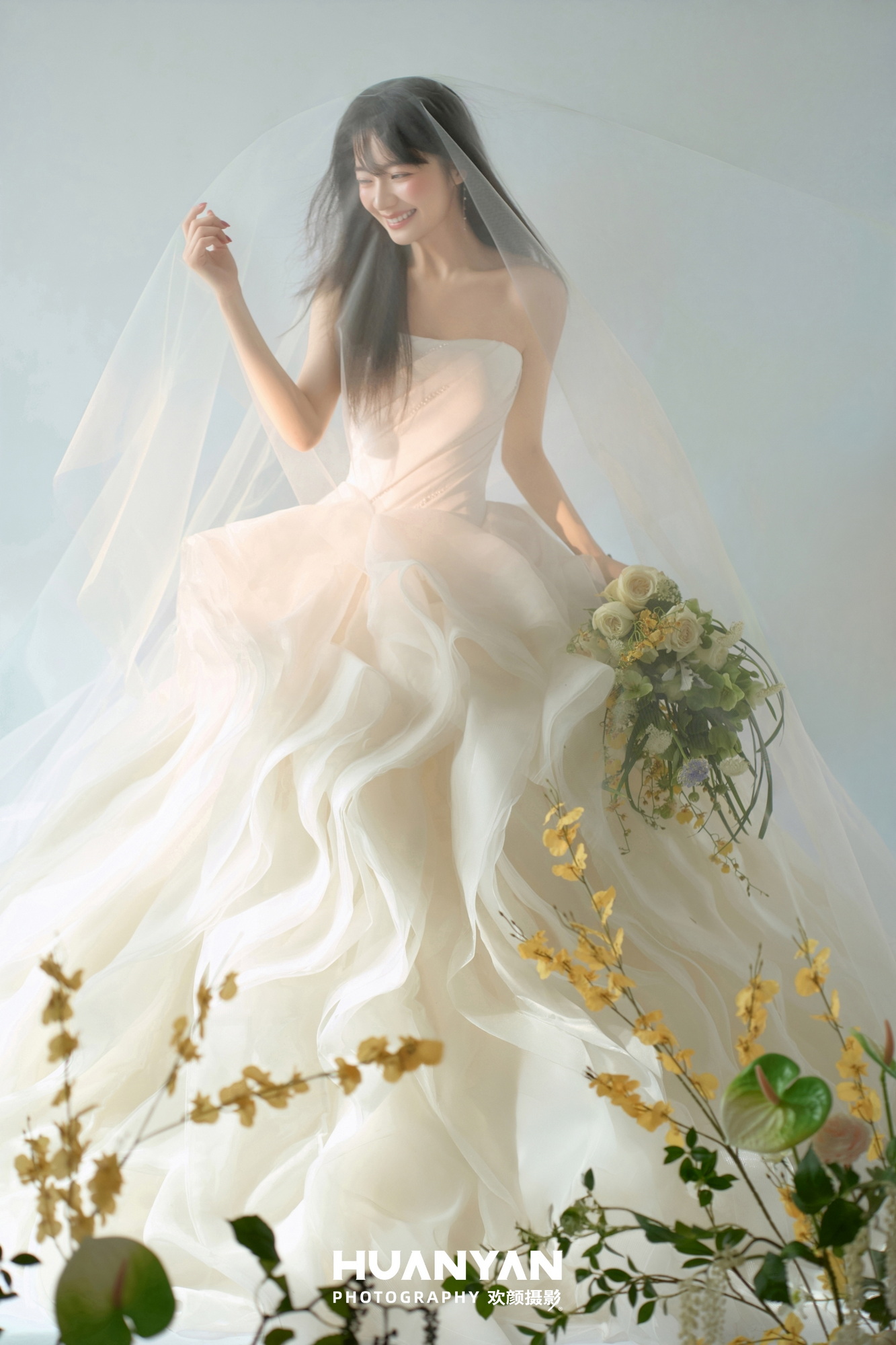 高级感风婚纱照 · 室内场景 · 浅光叙白客片