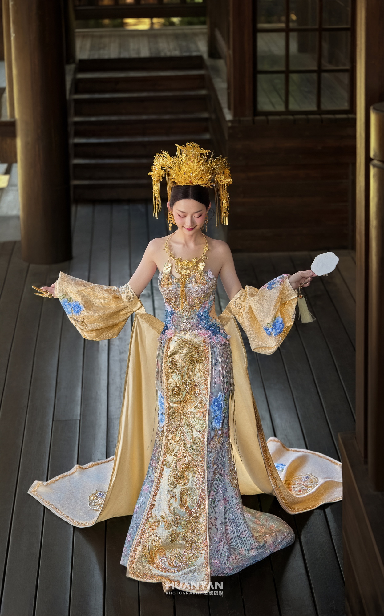 屿白纱集：极简风婚纱照室内实拍