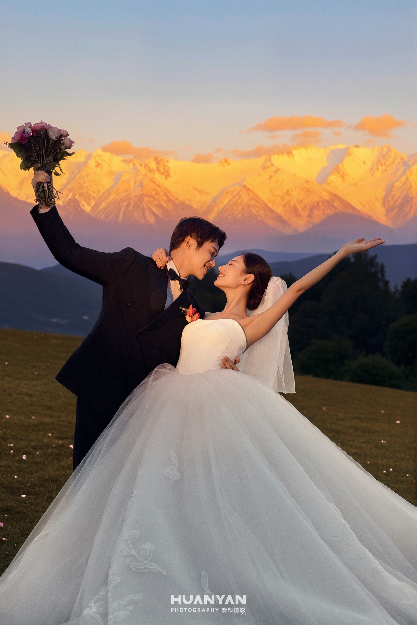 室内高级感风婚纱照实拍（屿漫光集系列）
