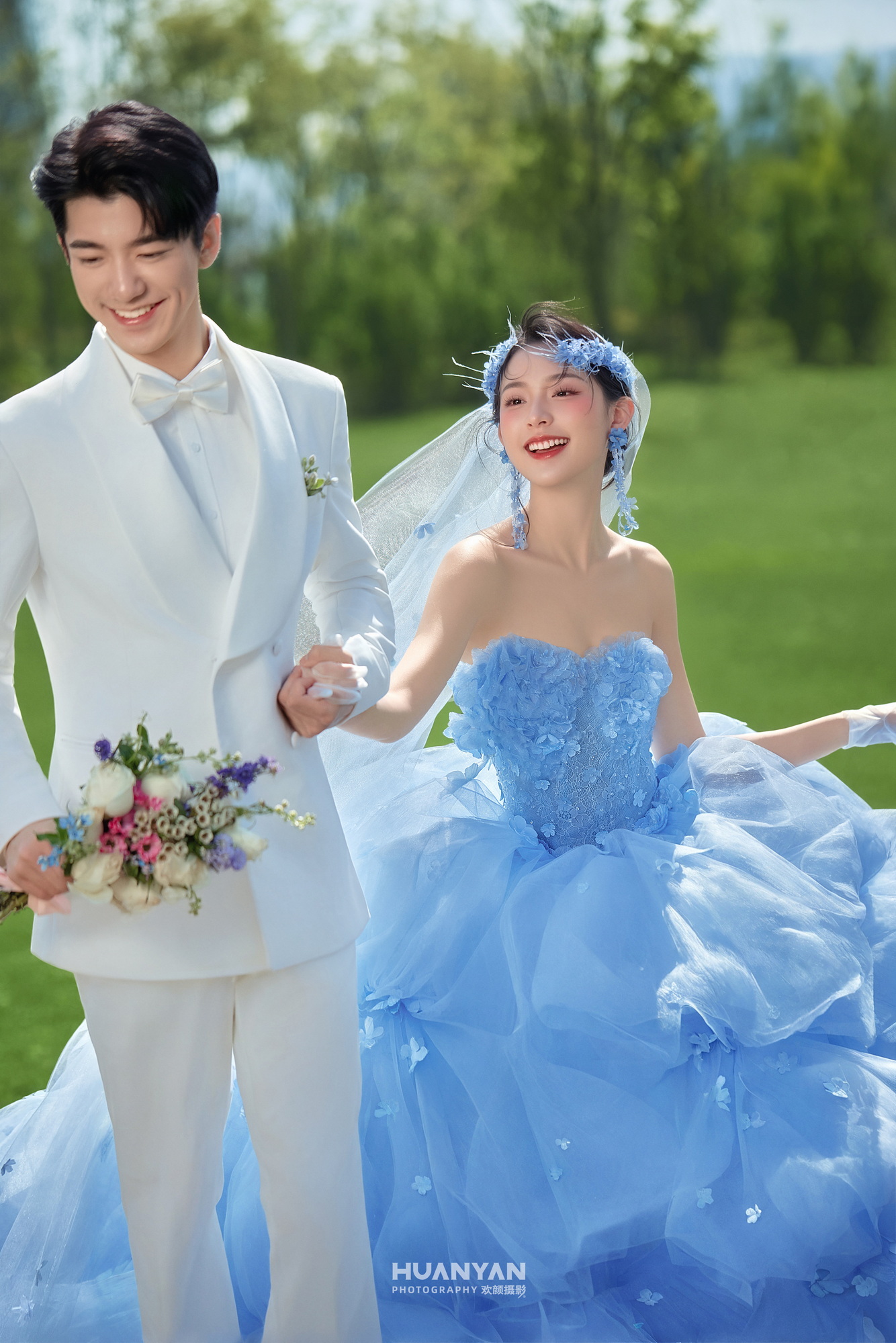 晴空蓝客片第3张｜森系风婚纱照，摄于室内