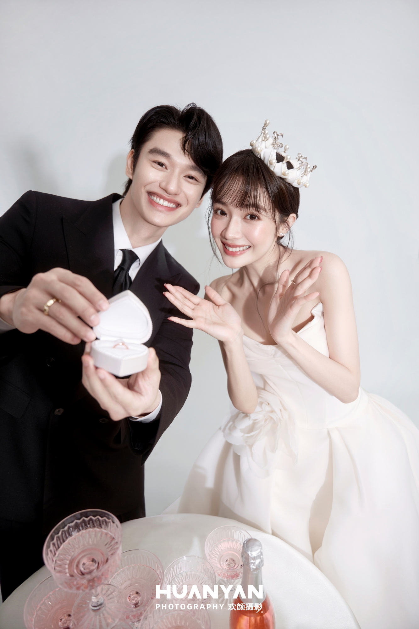 简约风婚纱照 · 草地场景 · 野赴甜客片