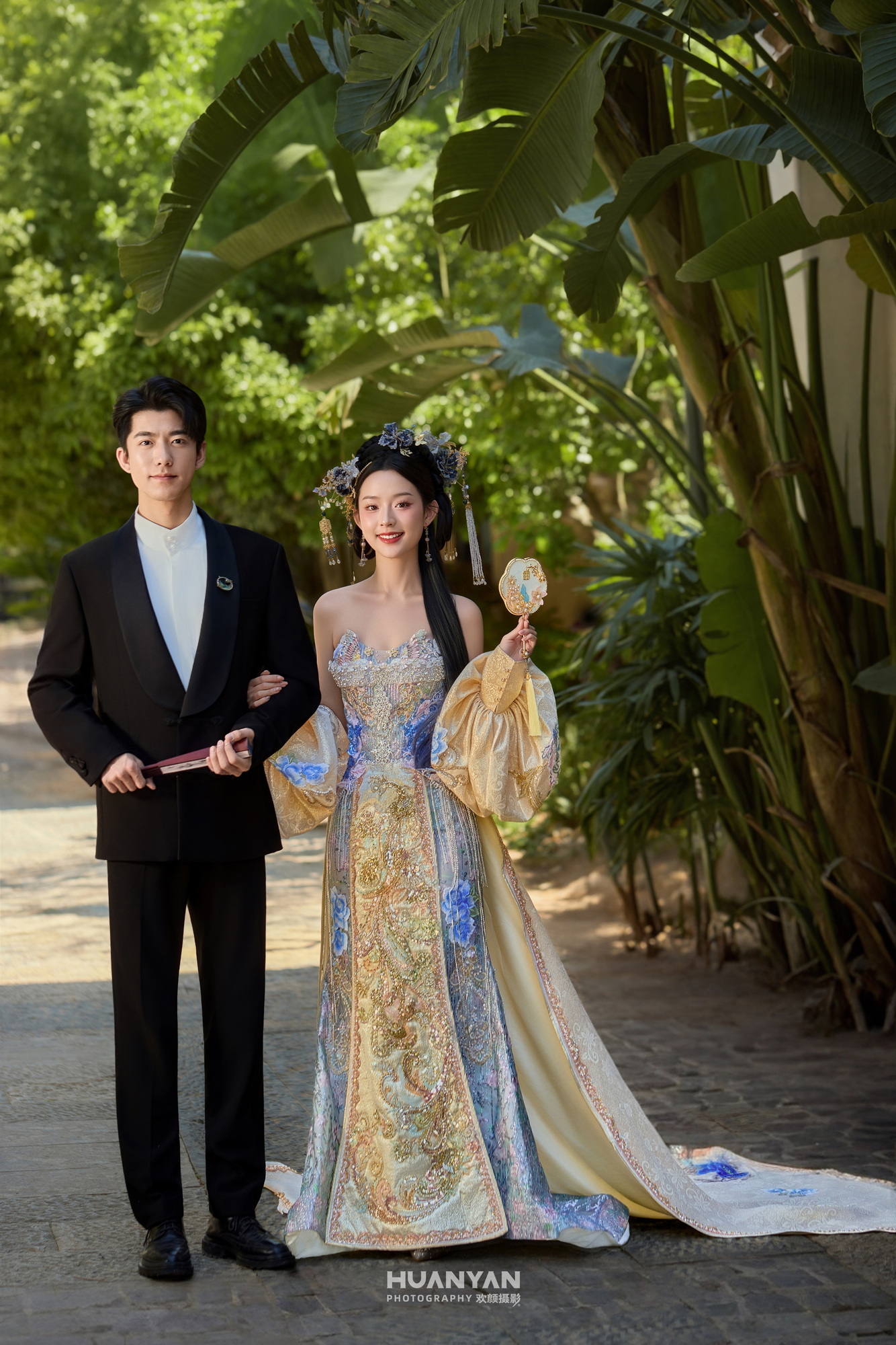 屿之誓集客片第7张｜简约风婚纱照，摄于室内