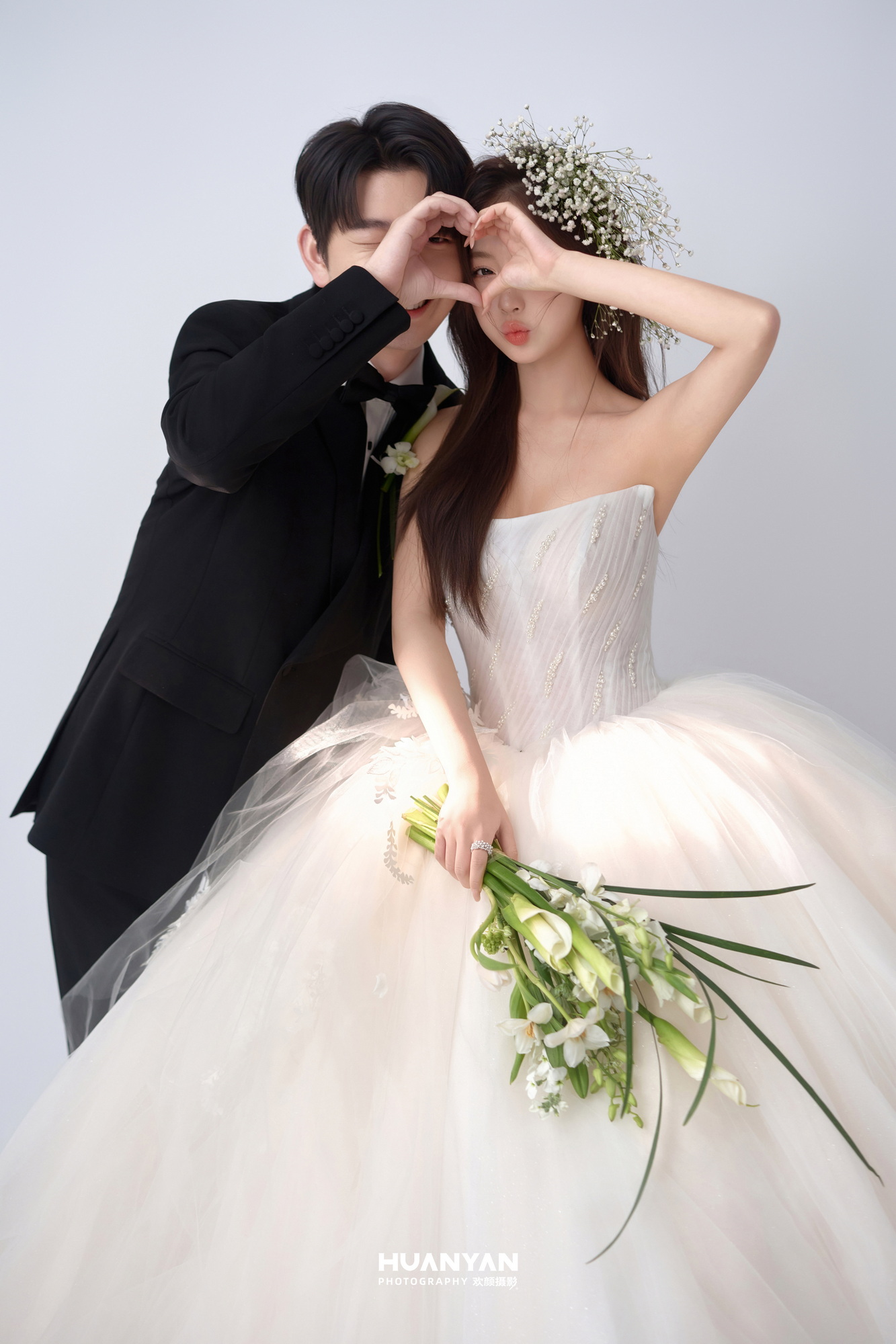 室内极简风婚纱照实拍（白纱与诗系列）