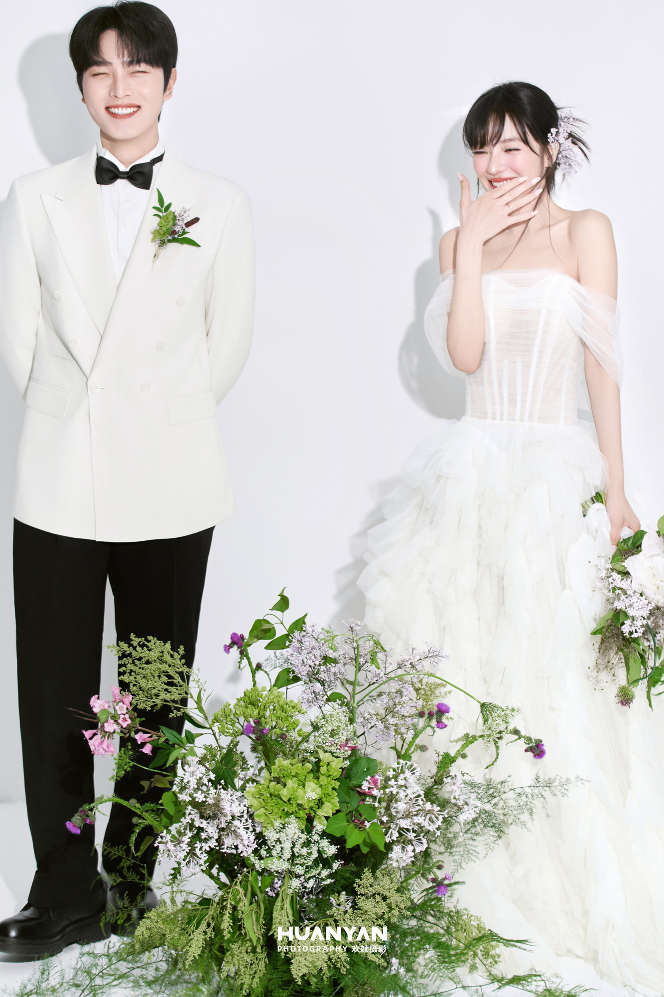 间漫步：简约风婚纱照室内实拍