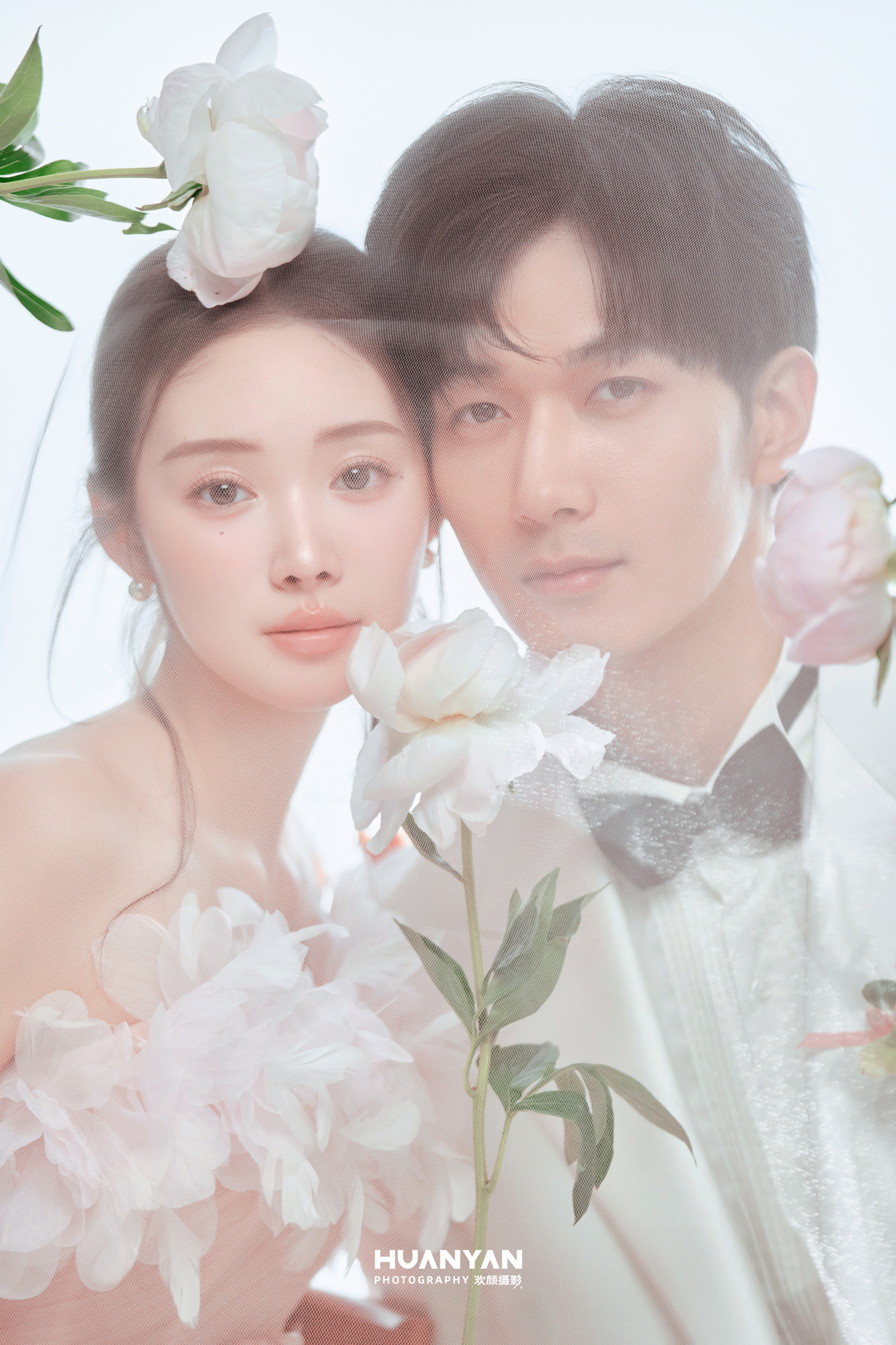 简约风婚纱照 · 草地场景 · 野星漫客片