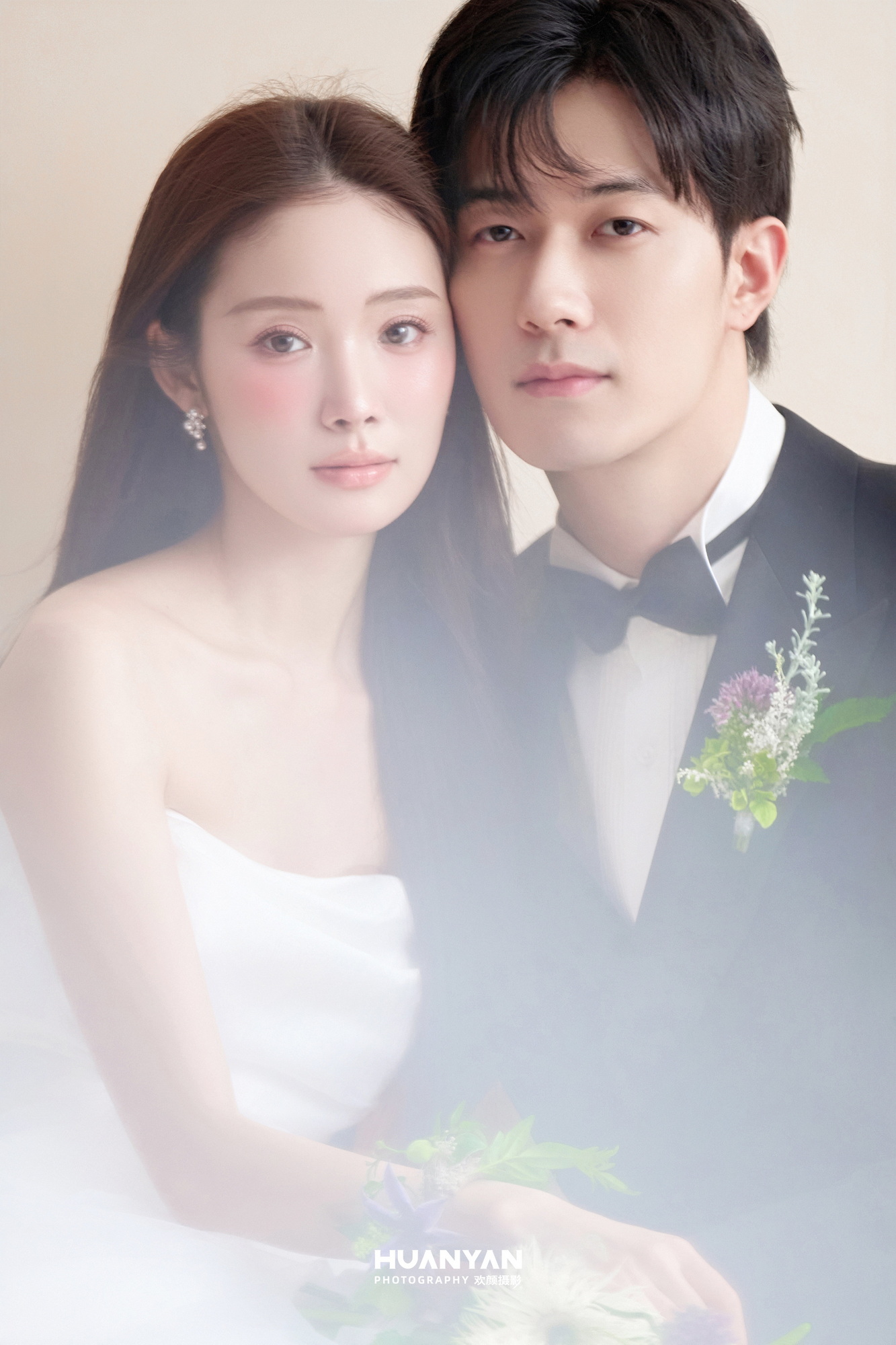 室内极简风婚纱照实拍（屿白纱誓系列）
