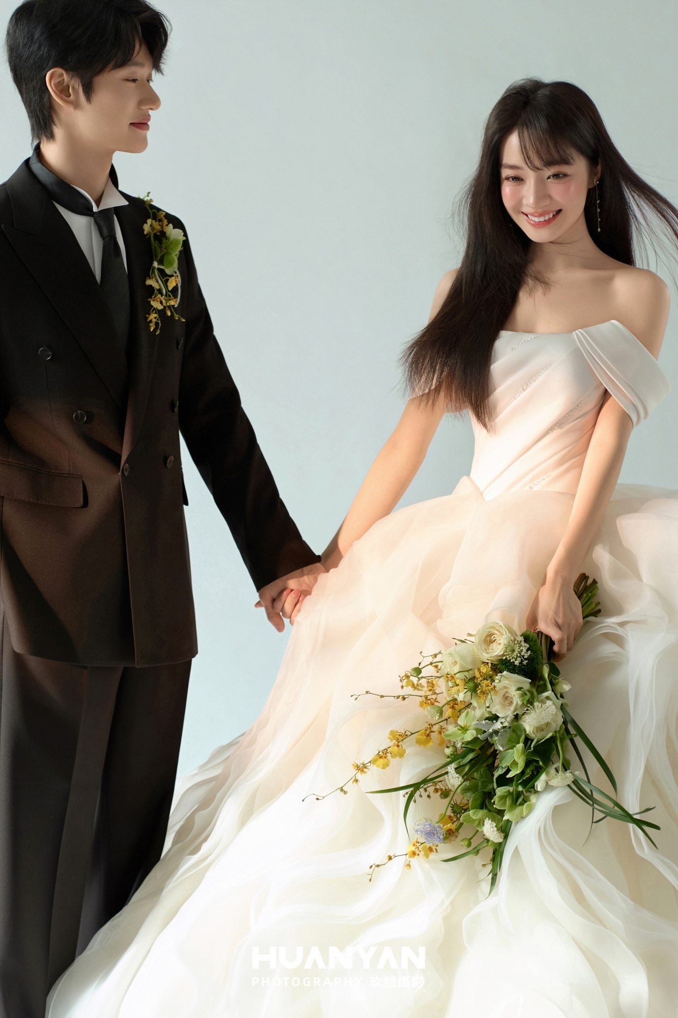 高级感风婚纱照 · 室内场景 · 浅光叙白客片