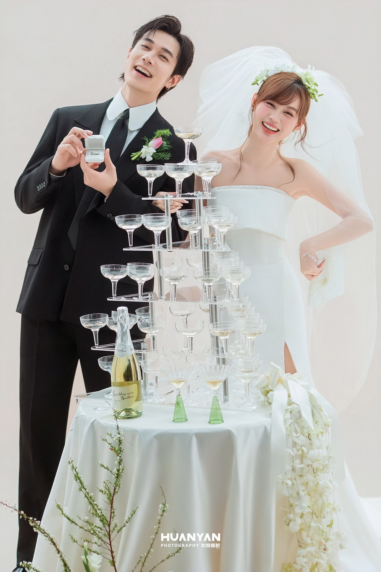头纱情书：简约风婚纱照室内实拍