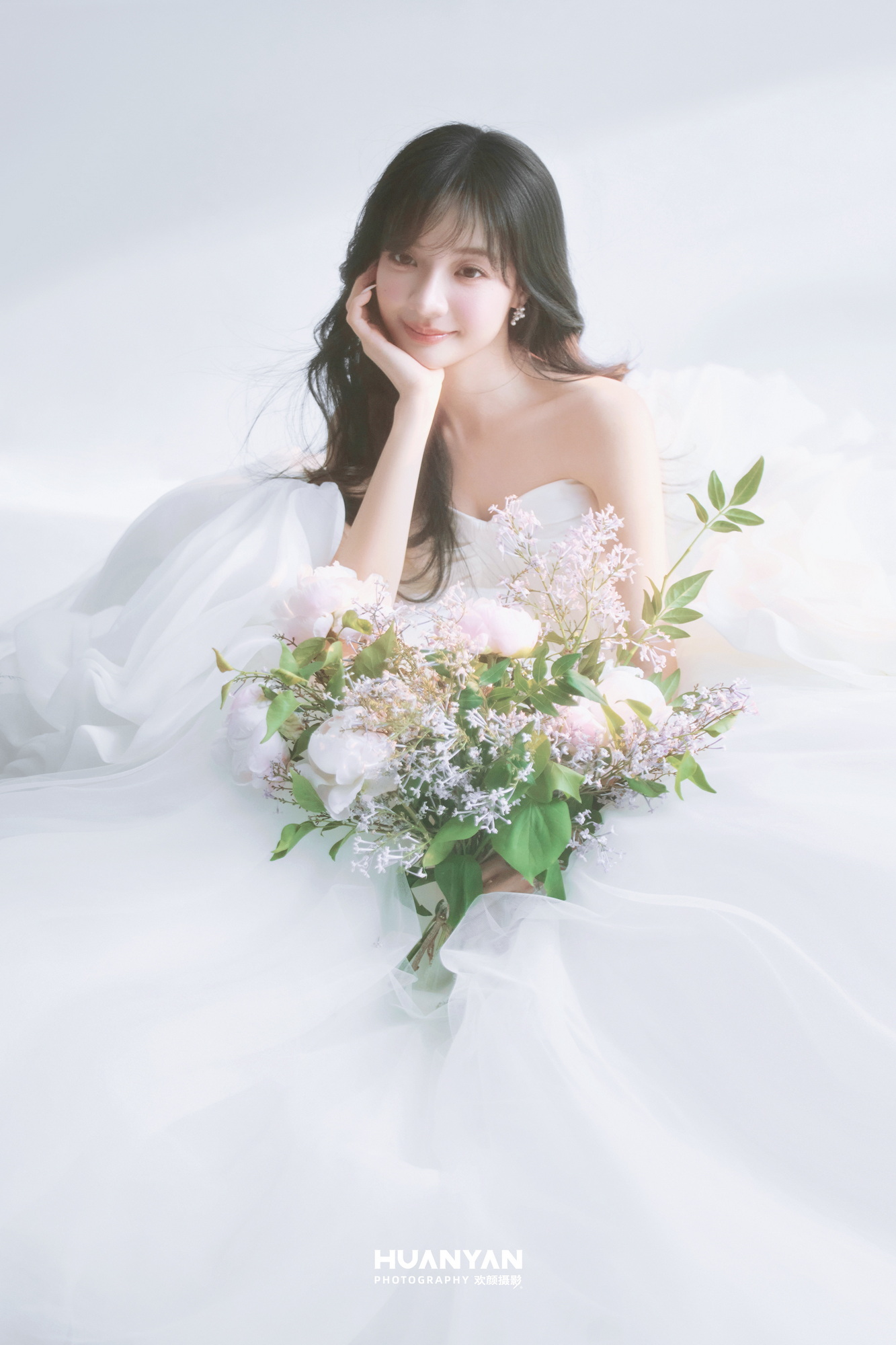 屿漫光：高级感风婚纱照室内实拍