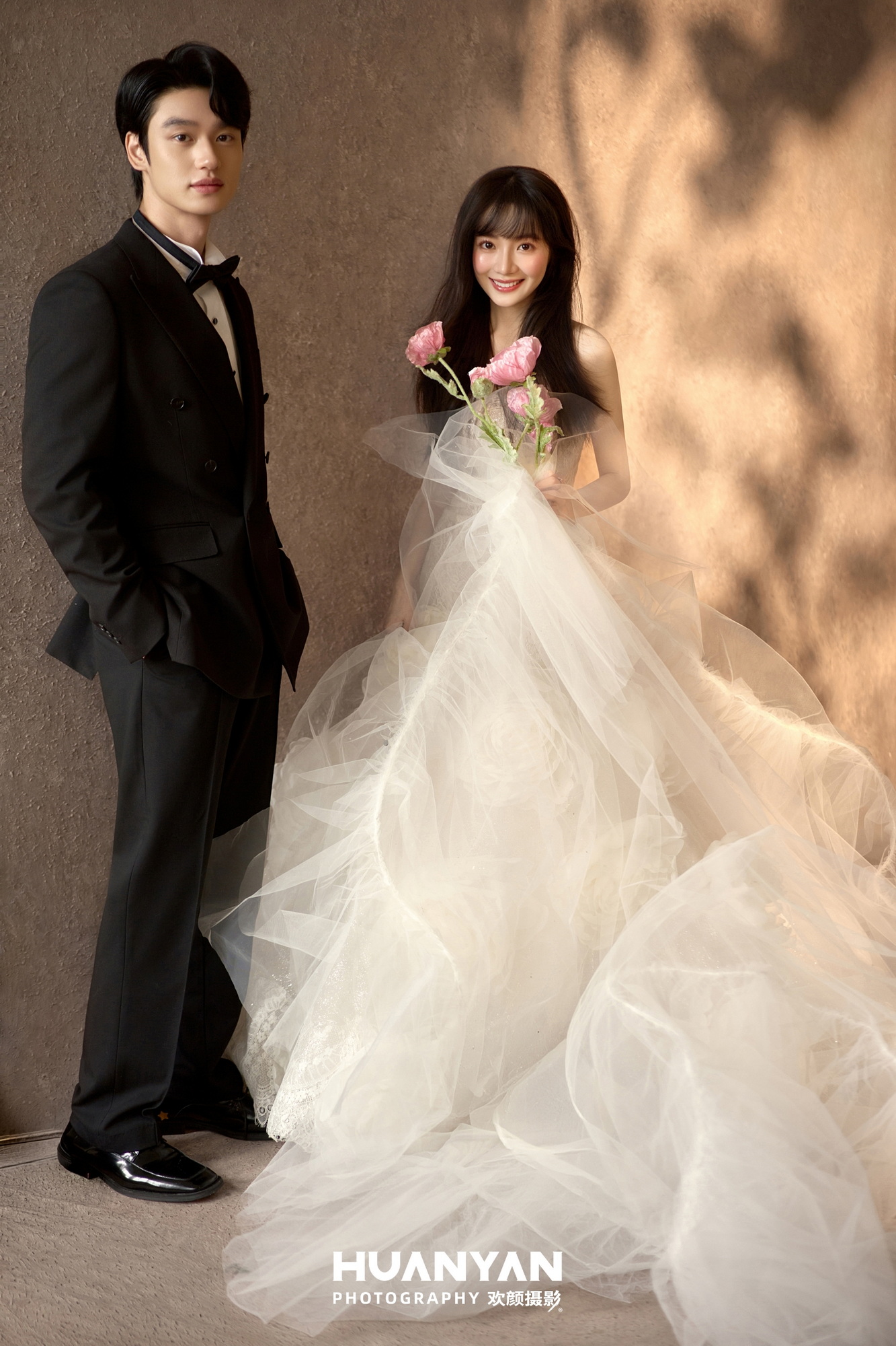高级感风婚纱照 · 室内场景 · 暖光遇佳期客片