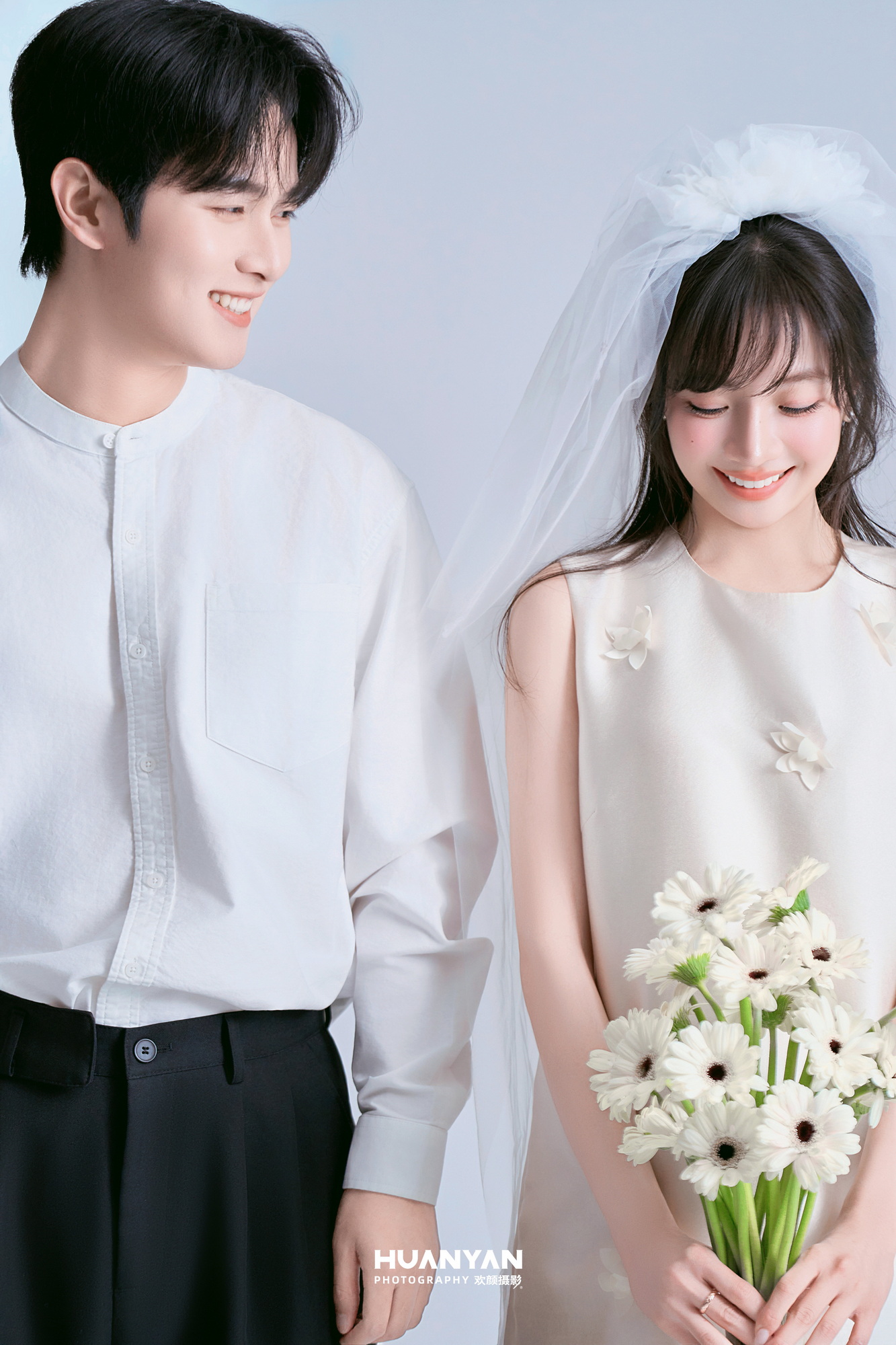 雾情书：简约风婚纱照室内实拍