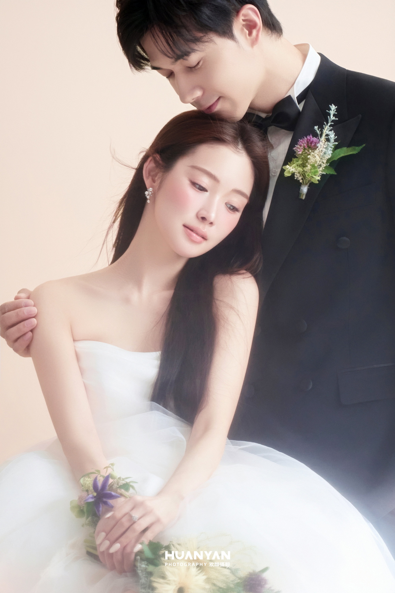 极简风婚纱照 · 室内场景 · 屿白纱誓客片