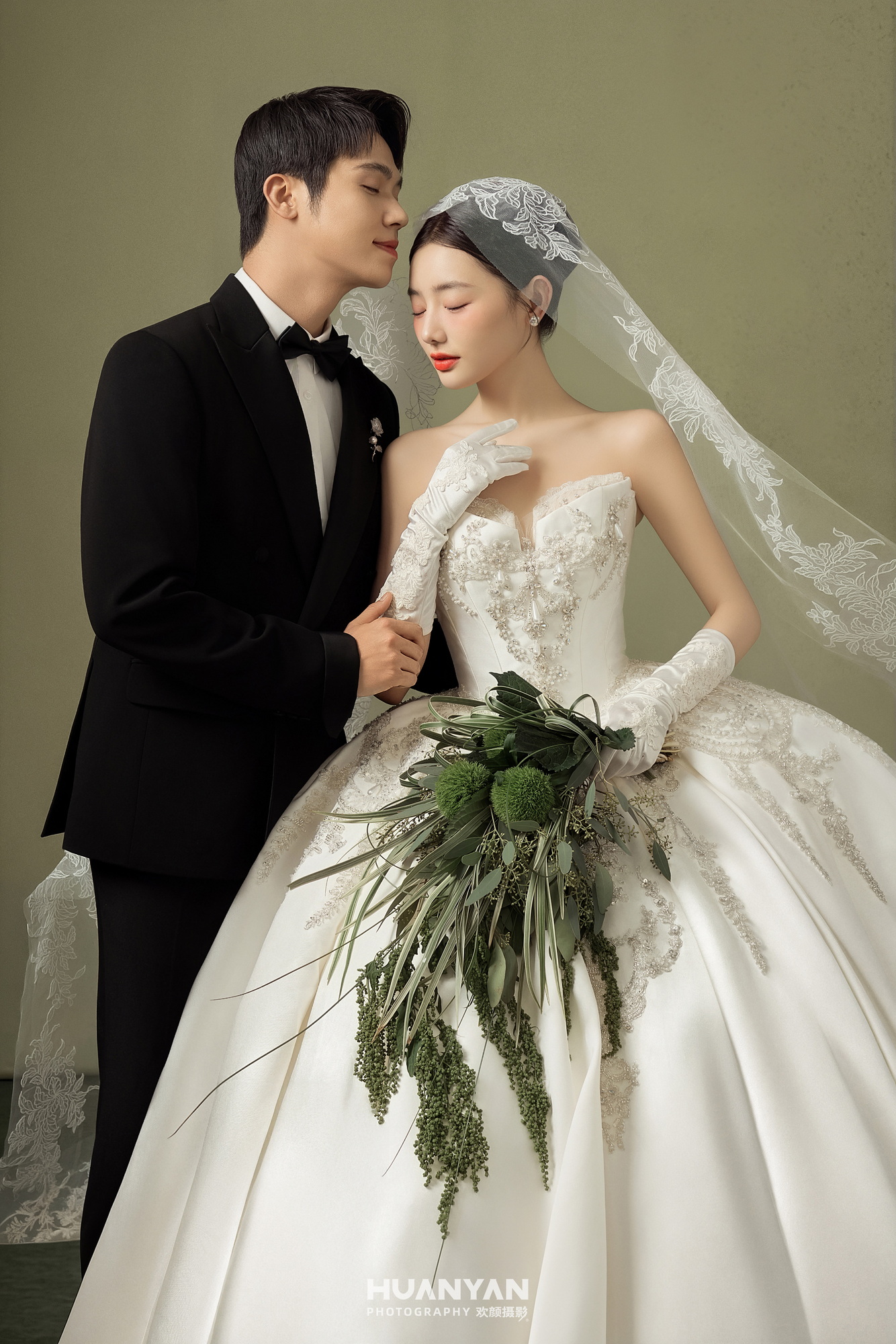 屿私语：简约风婚纱照室内实拍