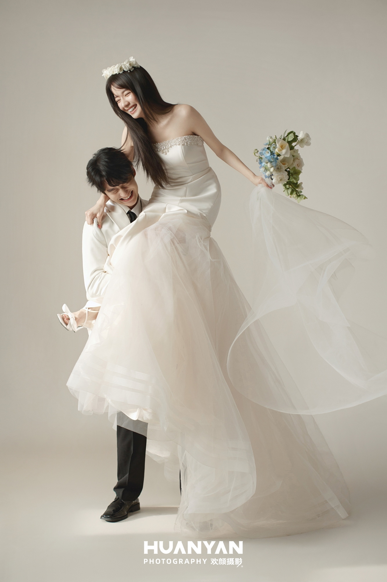 屿求婚记：简约风婚纱照室内实拍