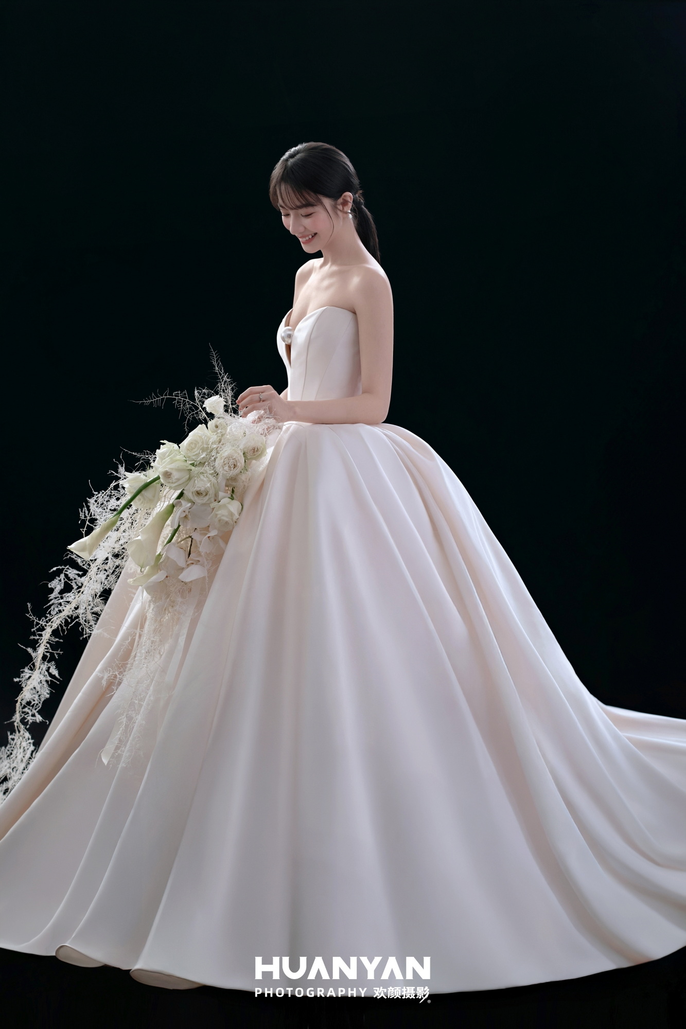 屿之忆：简约风婚纱照室内实拍