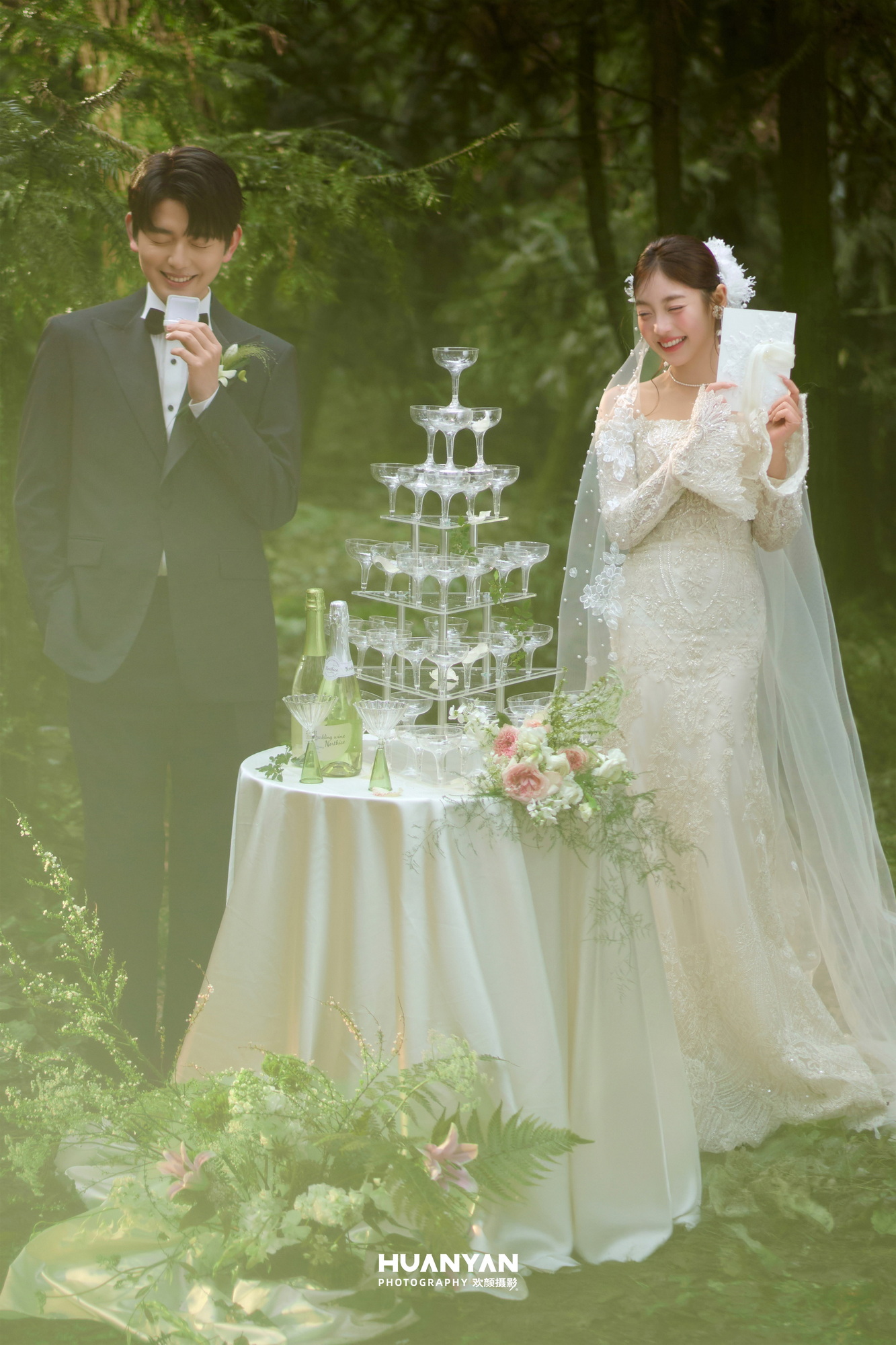 我们的森林婚礼日记：轻氧风婚纱照草地实拍
