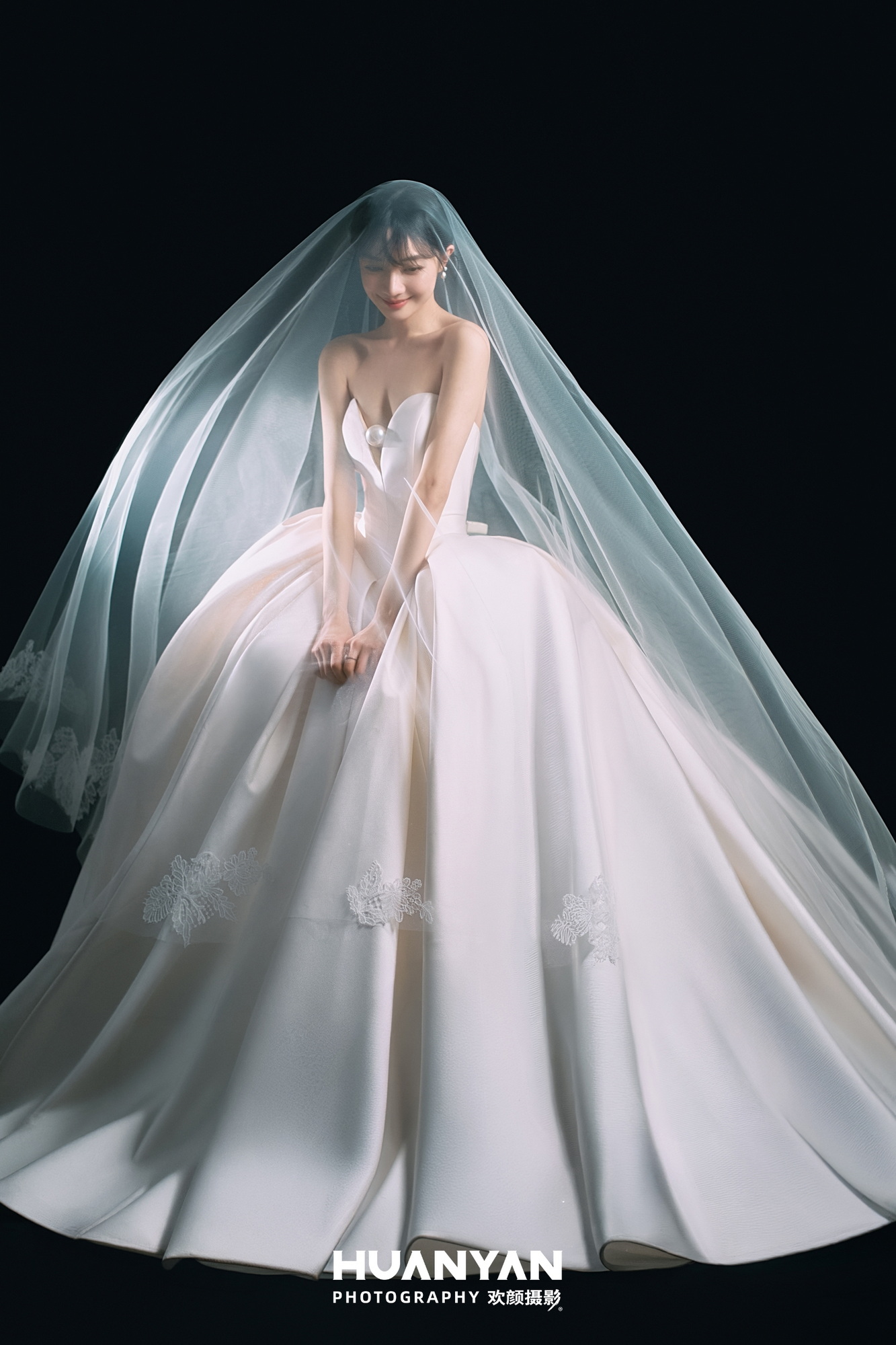 简约风婚纱照 · 室内场景 · 屿之忆客片