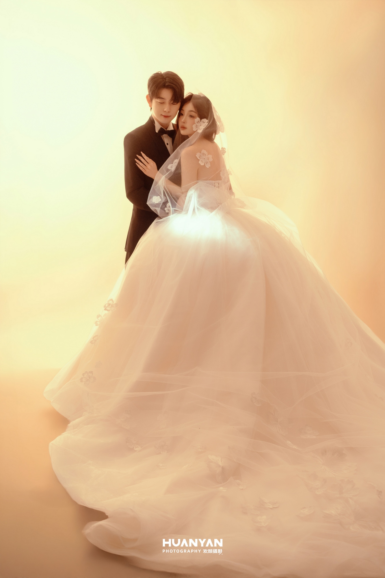 暖光告白：高级感风婚纱照室内实拍