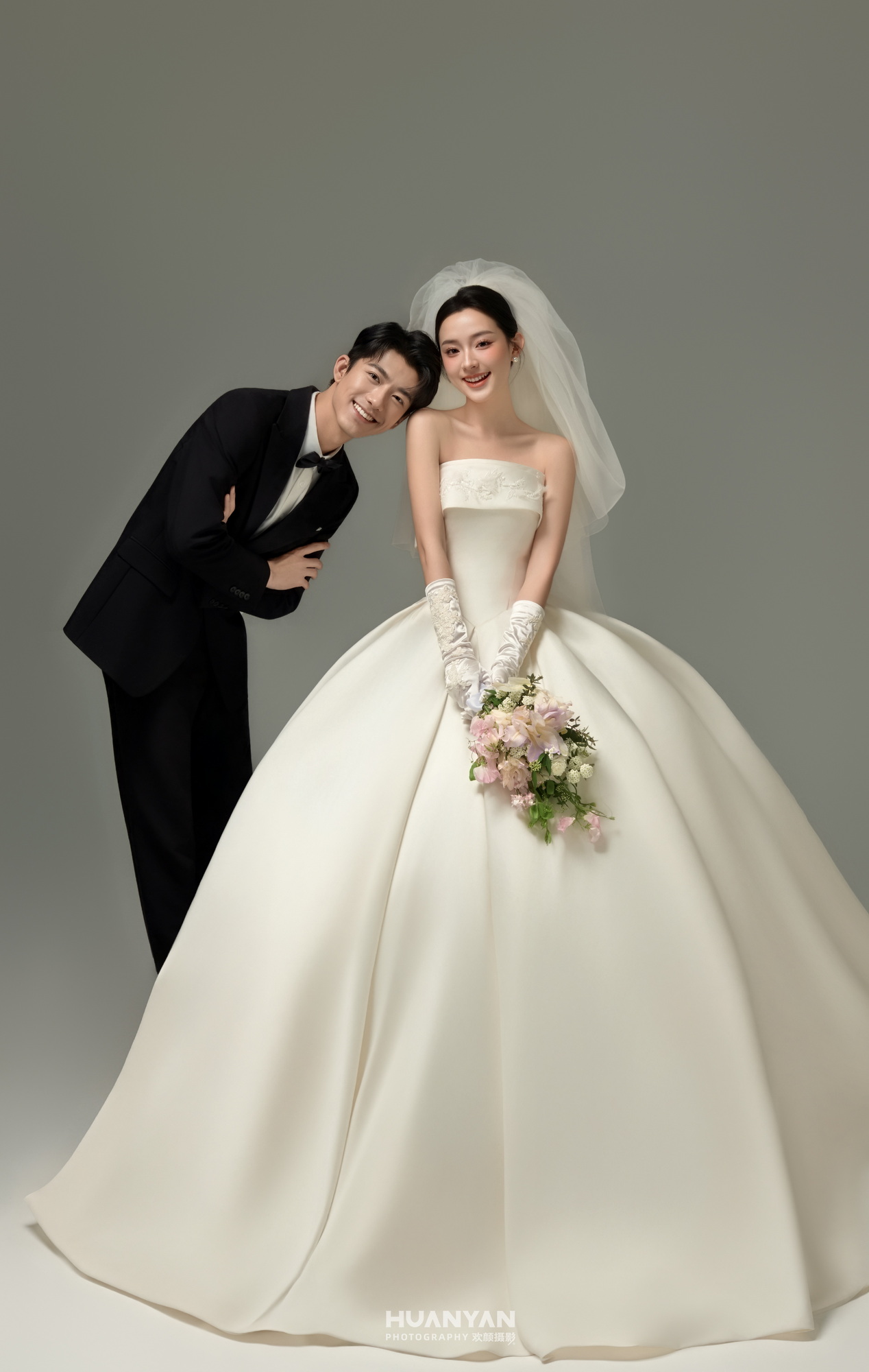 纯白序章·43客片第7张｜仪式感风婚纱照，摄于室内