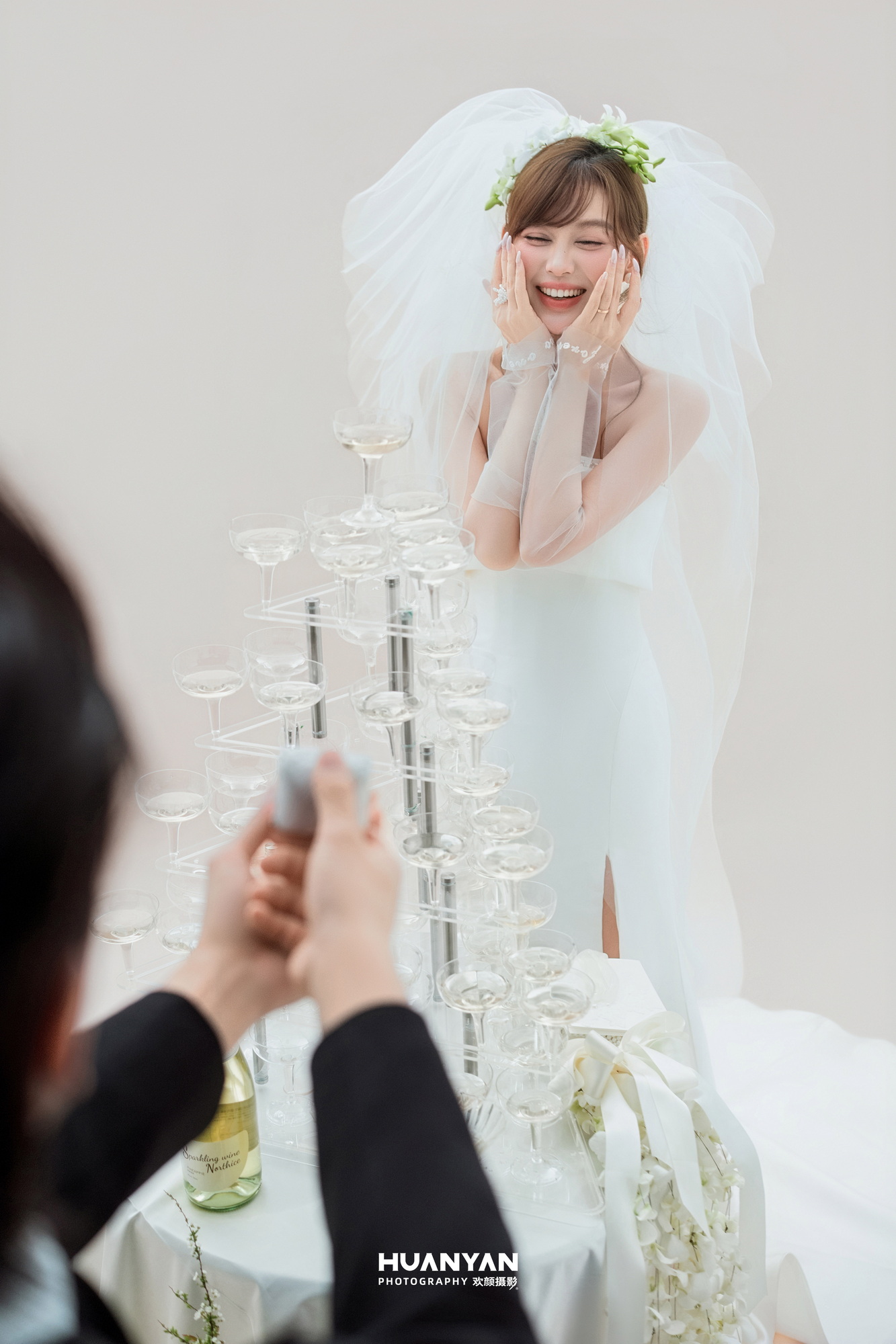 简约风婚纱照 · 室内场景 · 头纱情书客片
